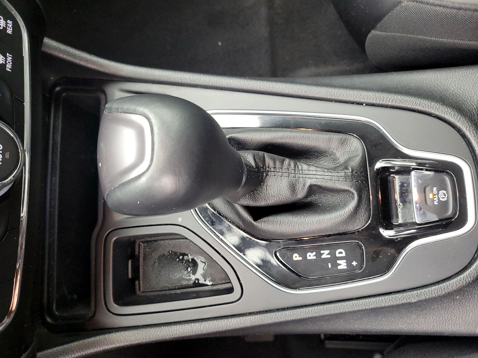 Thumbnail: 2020 Jeep Cherokee - 17