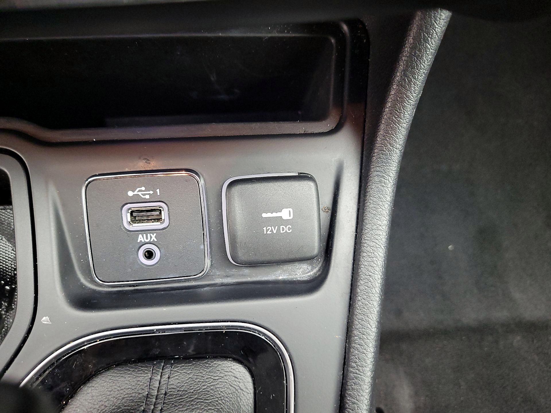 Thumbnail: 2020 Jeep Cherokee - 18