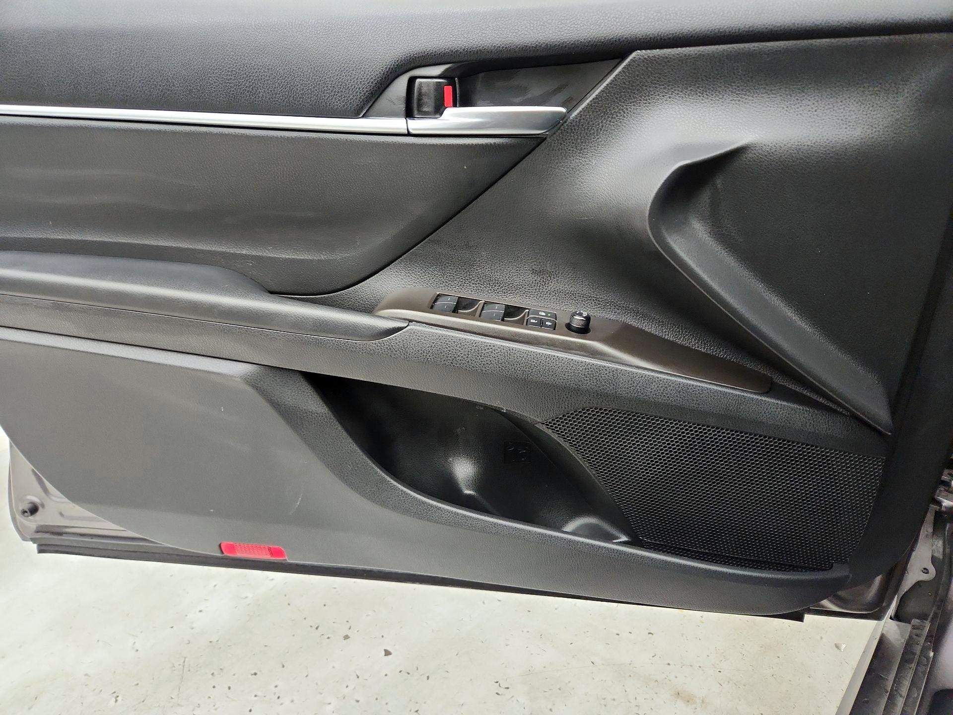 Thumbnail: 2022 Toyota Camry - 12