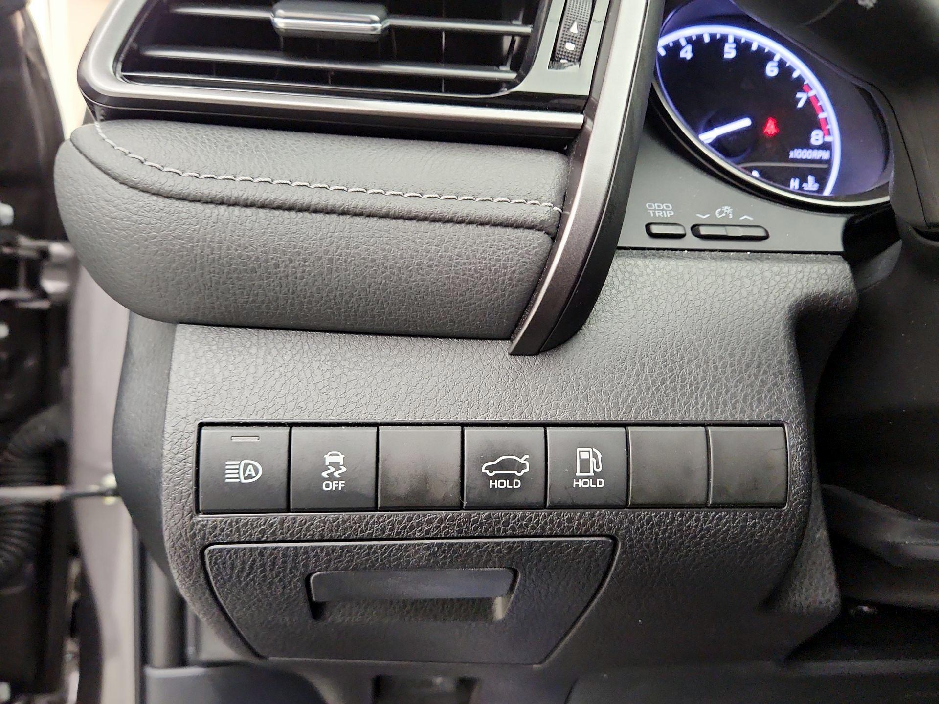 Thumbnail: 2022 Toyota Camry - 13