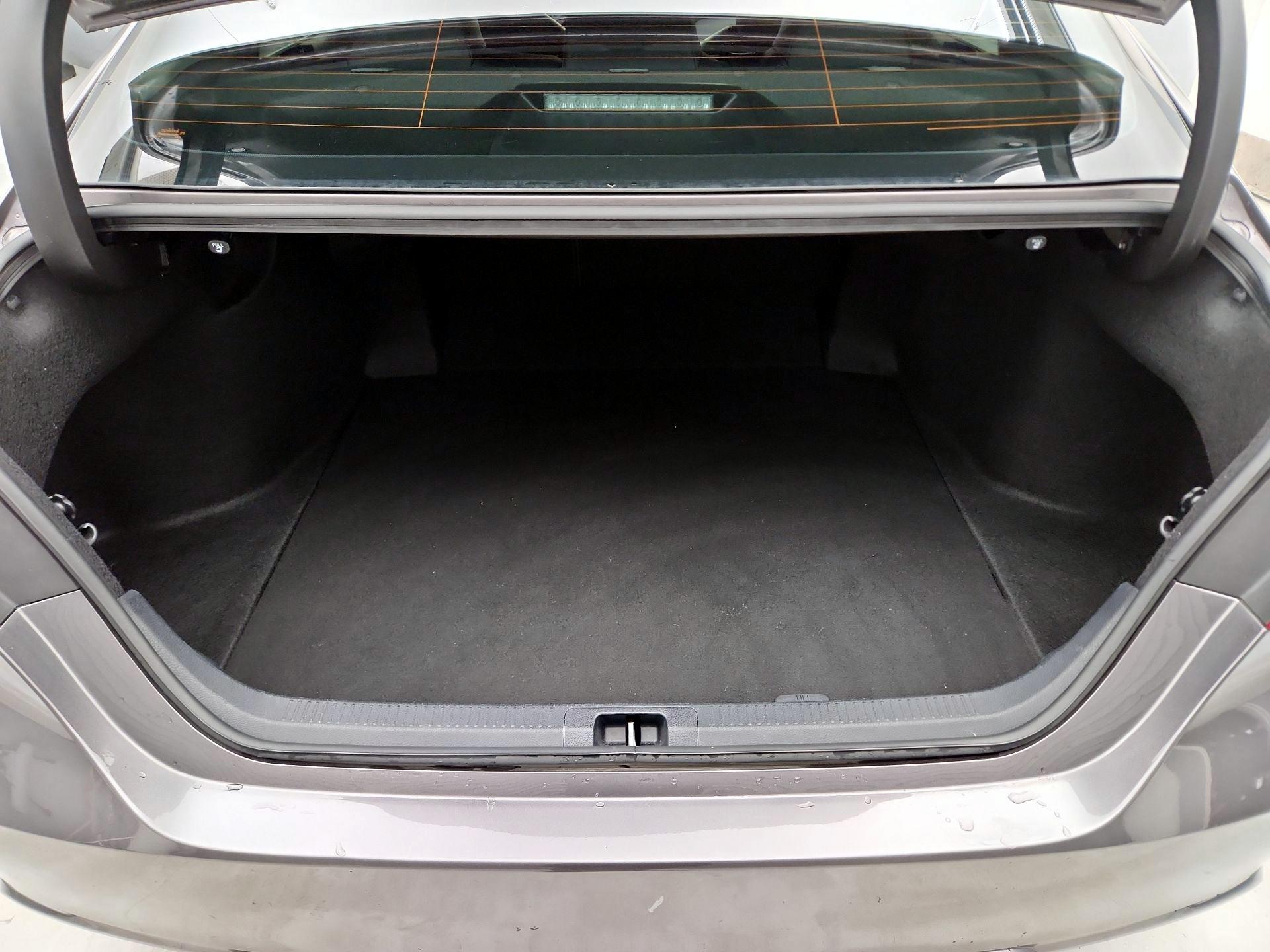 Thumbnail: 2022 Toyota Camry - 20