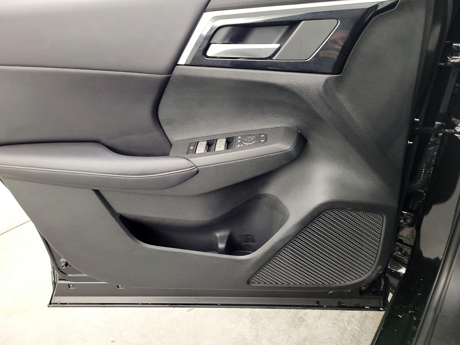 Thumbnail: 2024 Mitsubishi Outlander - 12