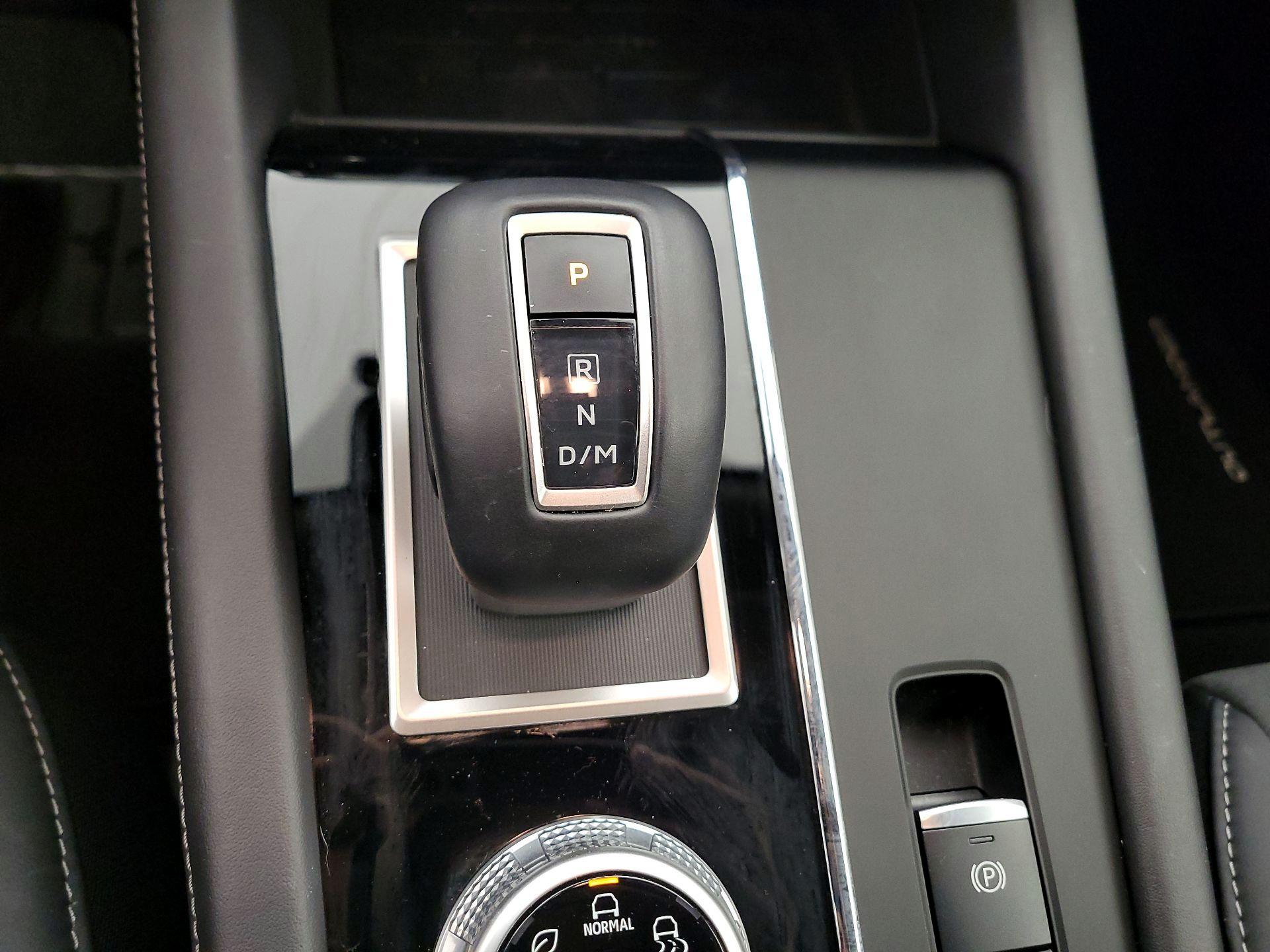 Thumbnail: 2024 Mitsubishi Outlander - 15