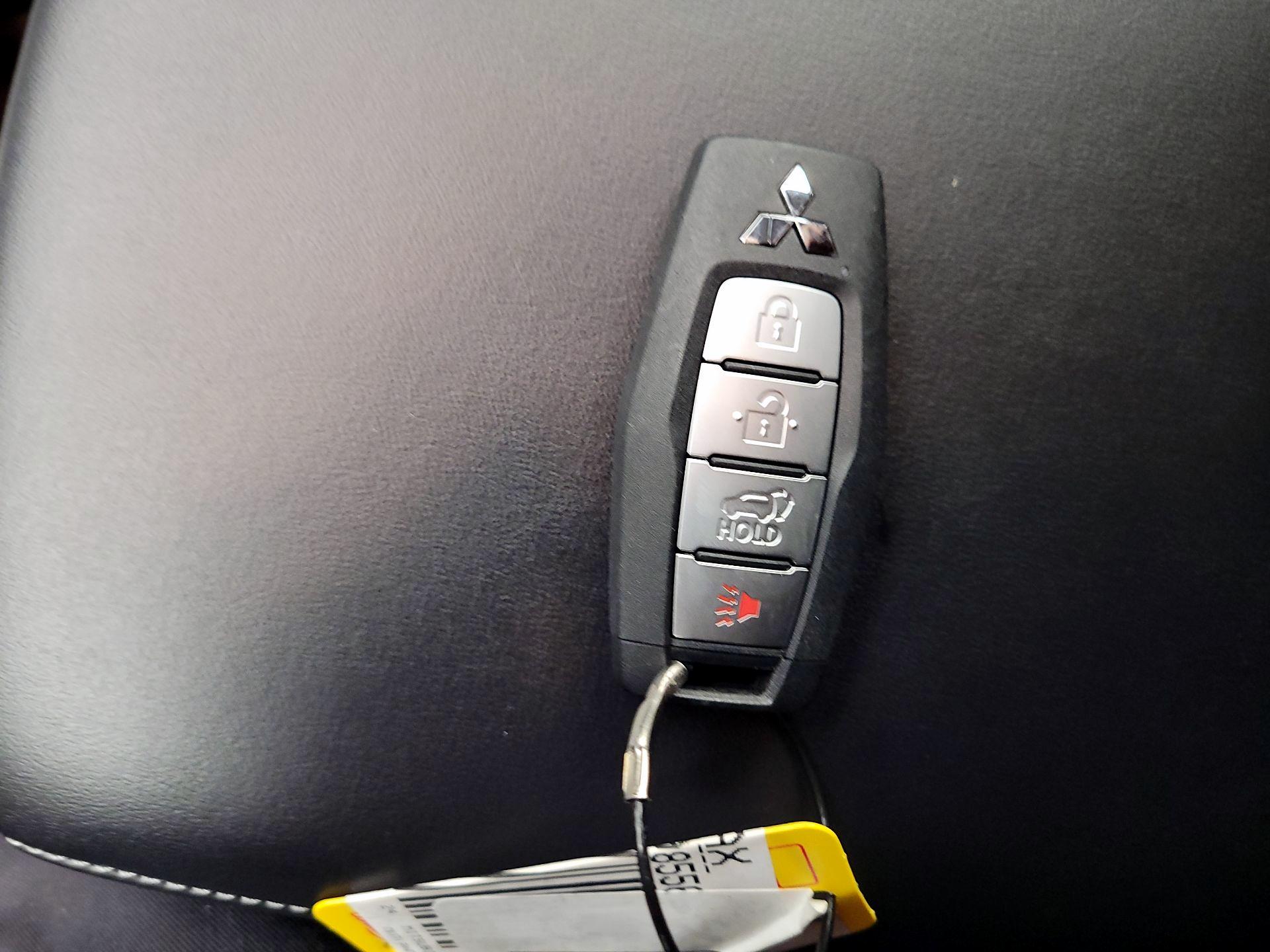 Thumbnail: 2024 Mitsubishi Outlander - 18