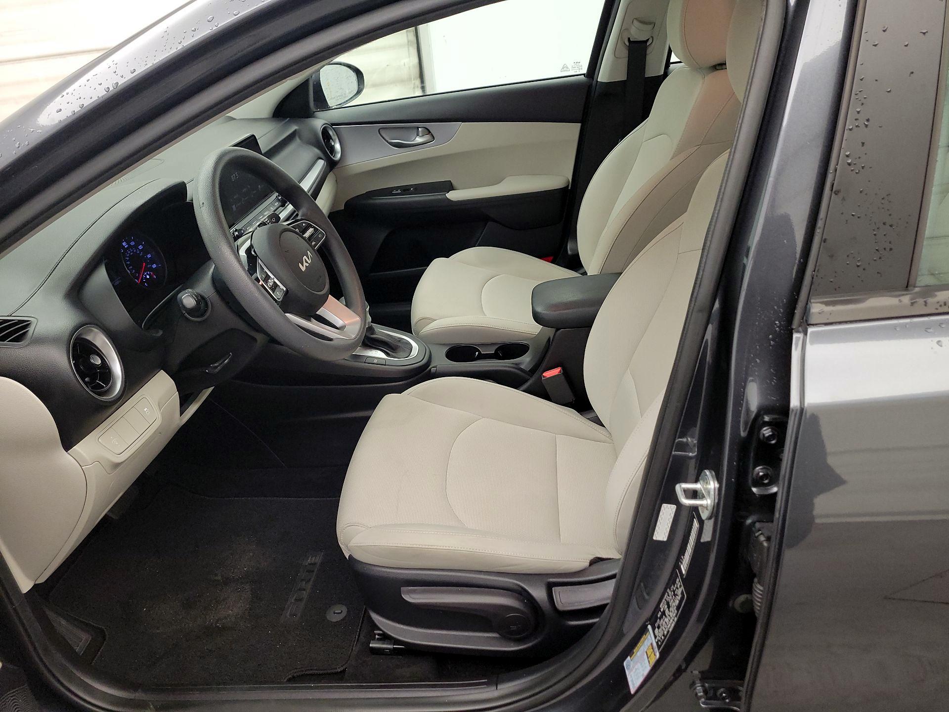 Thumbnail: 2022 Kia Forte - 11