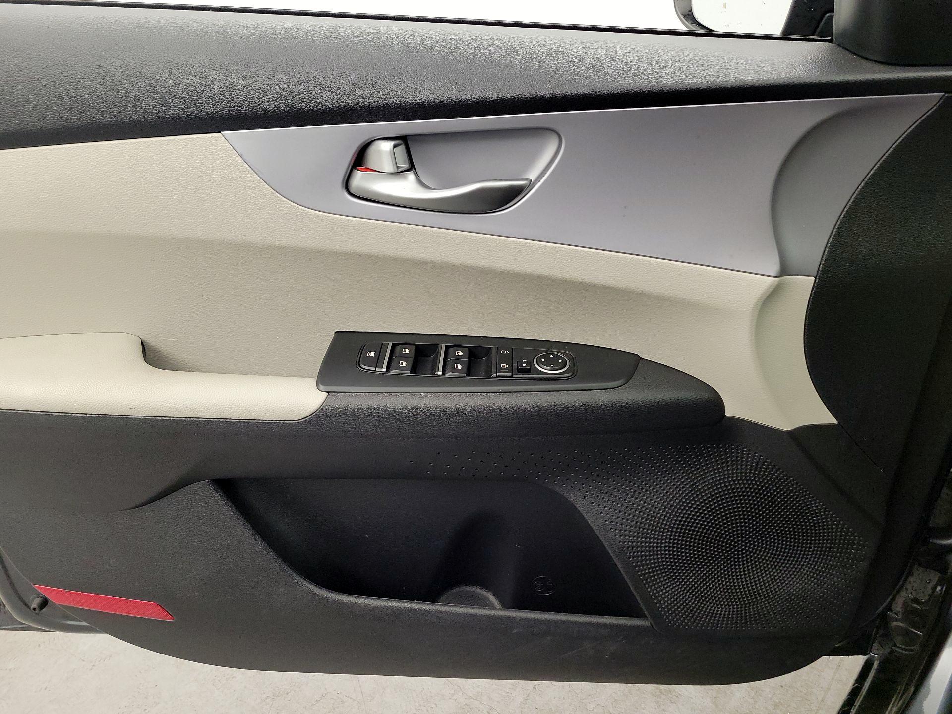 Thumbnail: 2022 Kia Forte - 12