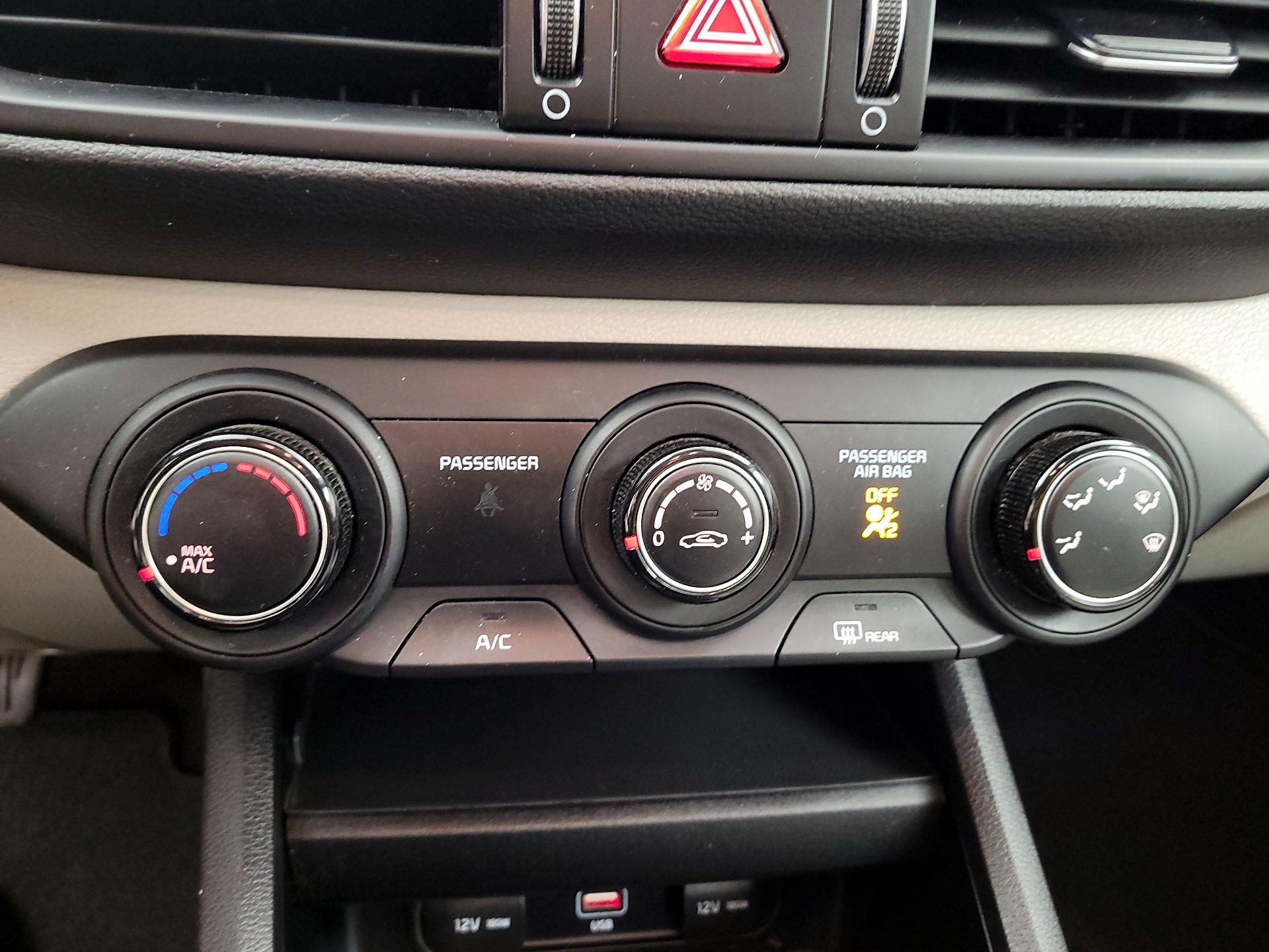 Thumbnail: 2022 Kia Forte - 14