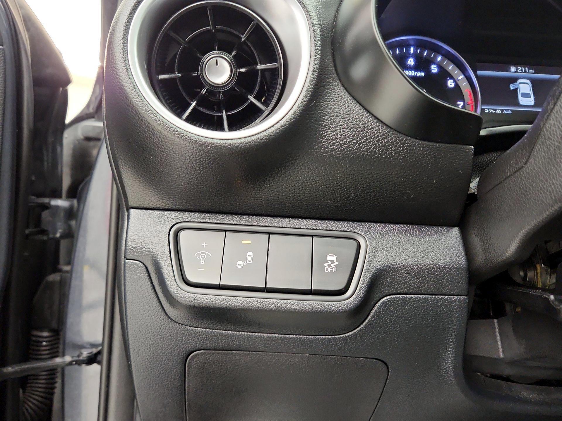 Thumbnail: 2022 Kia Forte - 13