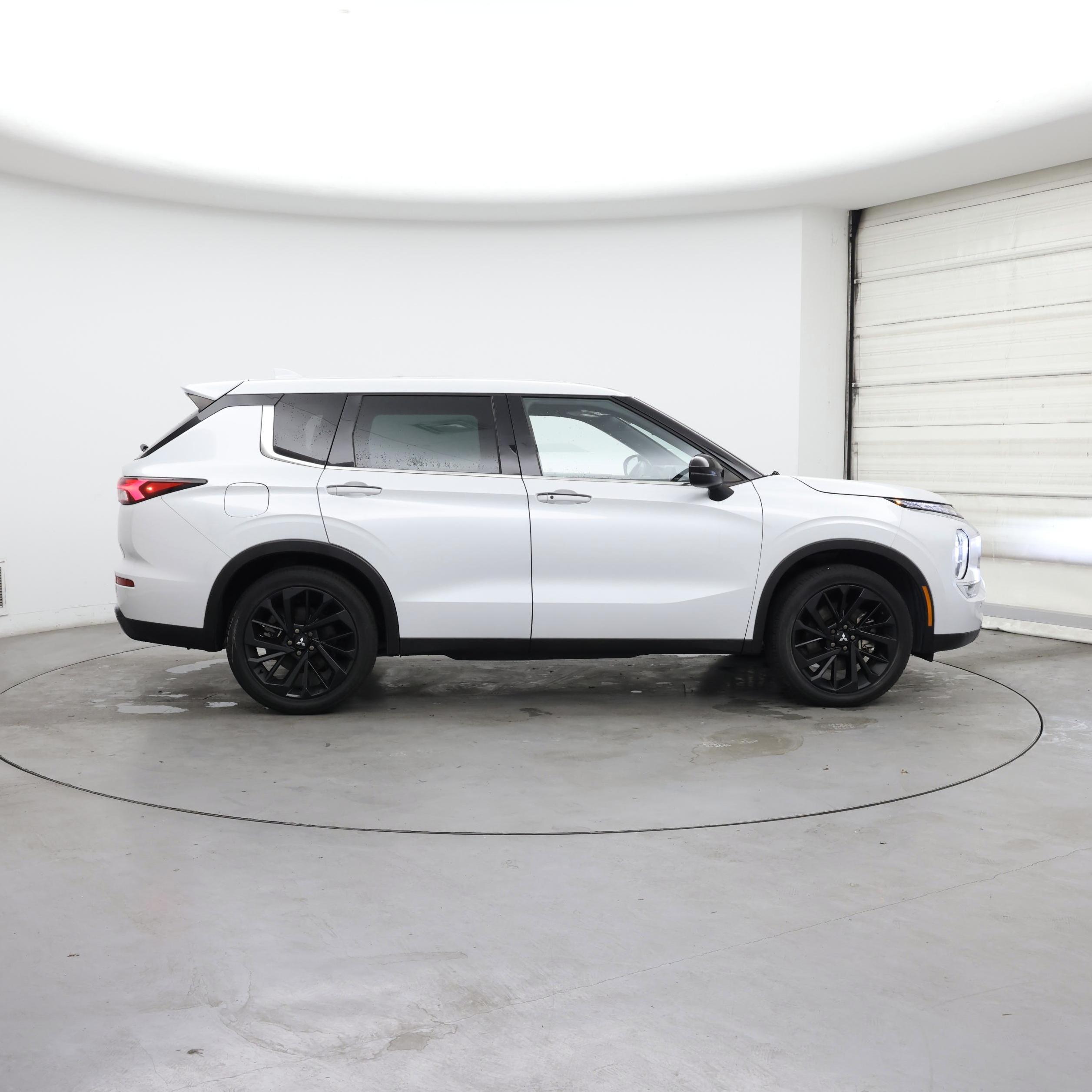 Thumbnail: 2022 Mitsubishi Outlander - 7