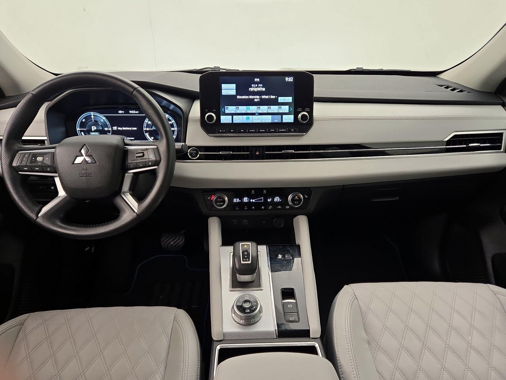 Thumbnail: 2023 Mitsubishi Outlander - 9