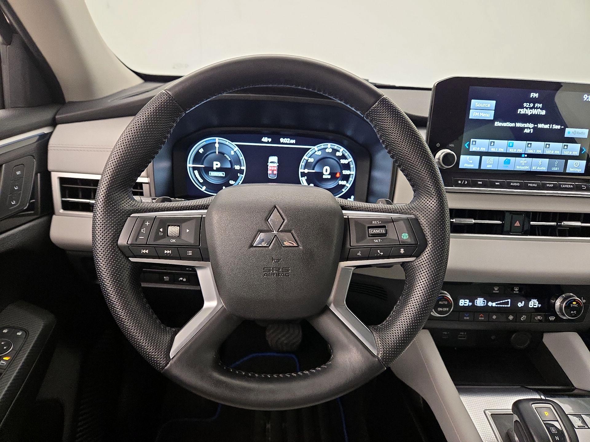 Thumbnail: 2023 Mitsubishi Outlander - 10