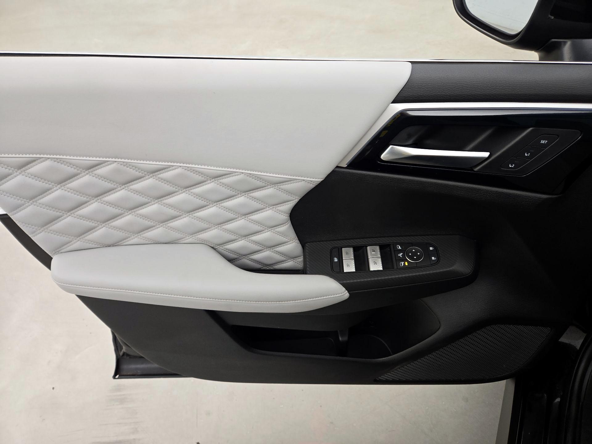 Thumbnail: 2023 Mitsubishi Outlander - 12