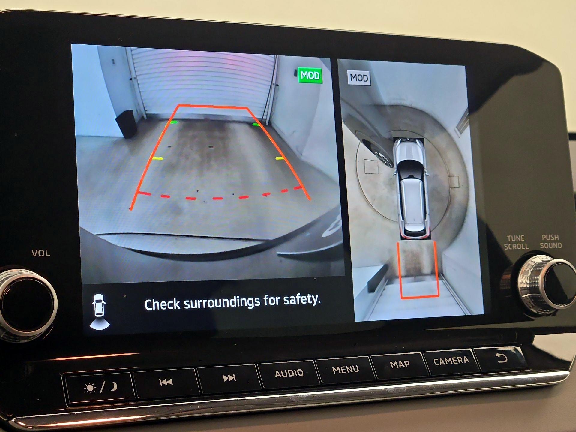 Thumbnail: 2023 Mitsubishi Outlander - 14