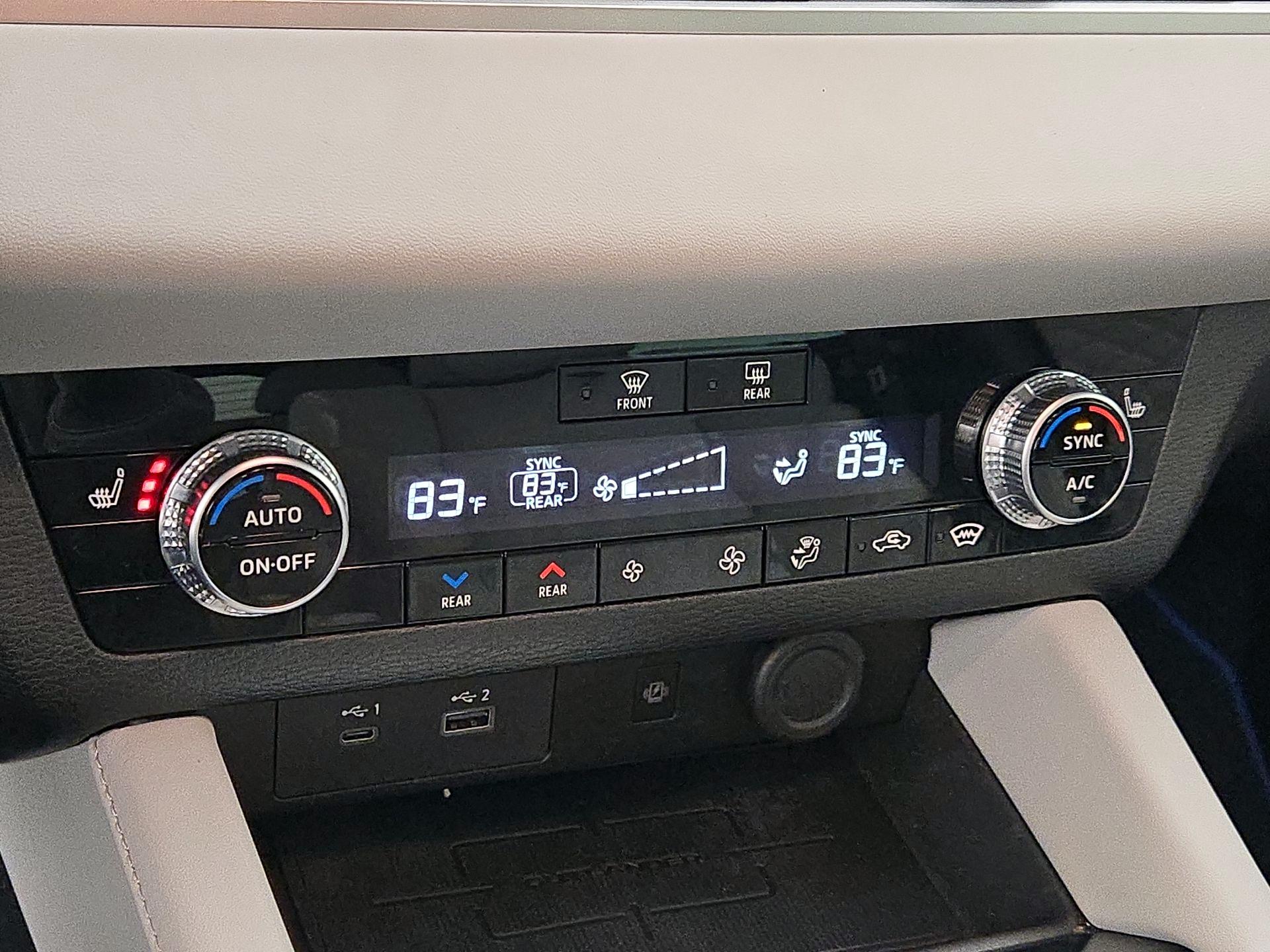 Thumbnail: 2023 Mitsubishi Outlander - 16