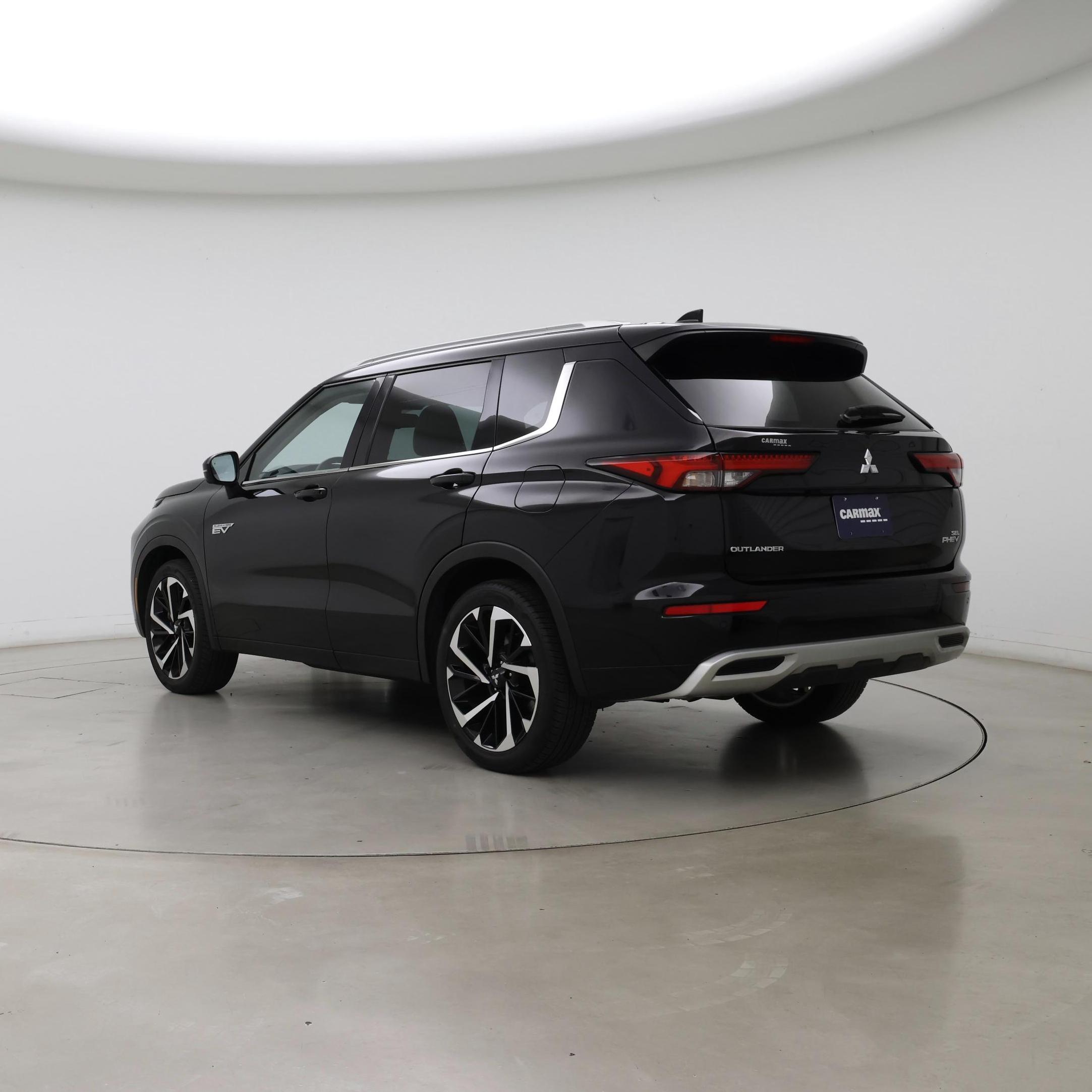 Thumbnail: 2023 Mitsubishi Outlander - 2