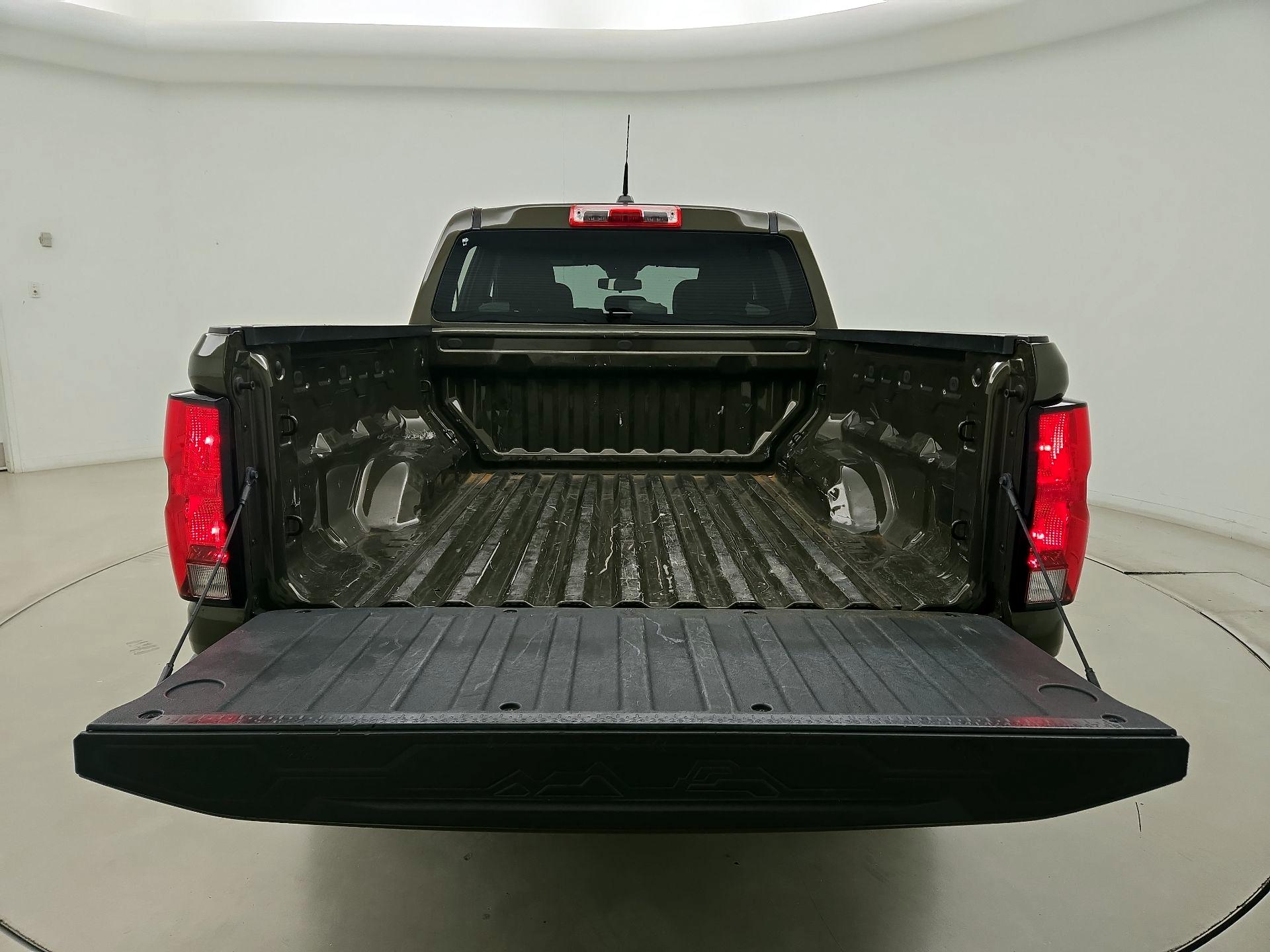 Thumbnail: 2023 Chevrolet Colorado - 20