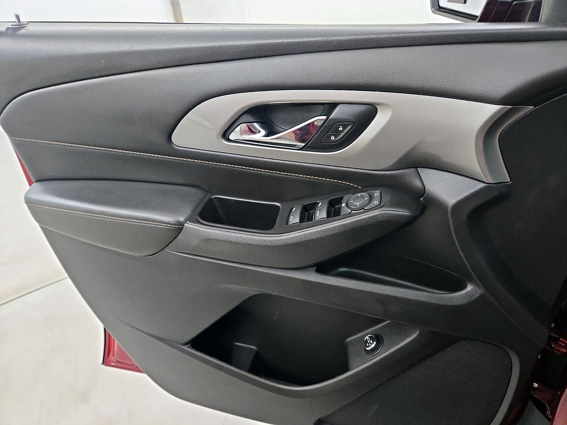 Thumbnail: 2020 Chevrolet Traverse - 12