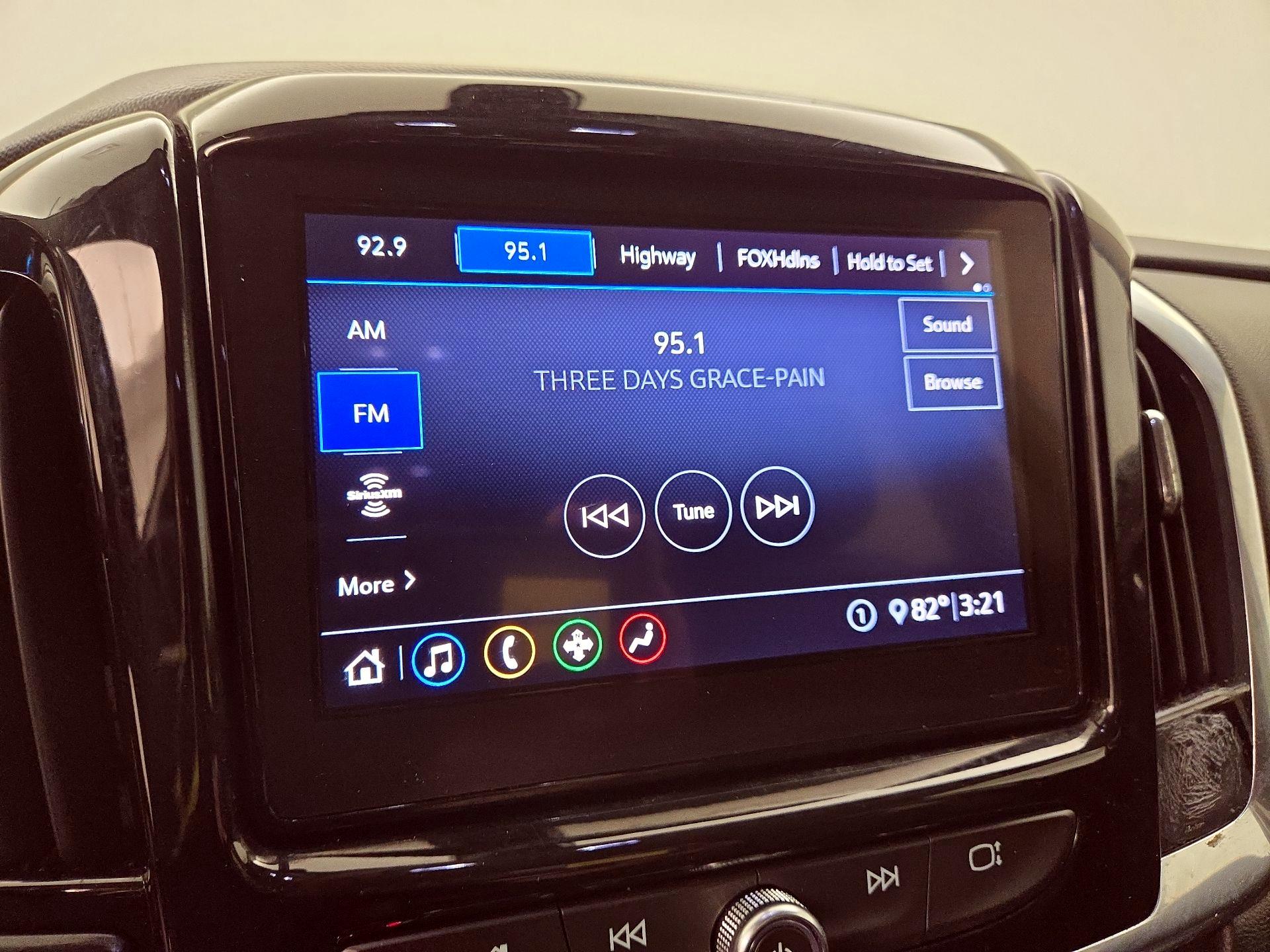 Thumbnail: 2020 Chevrolet Traverse - 15