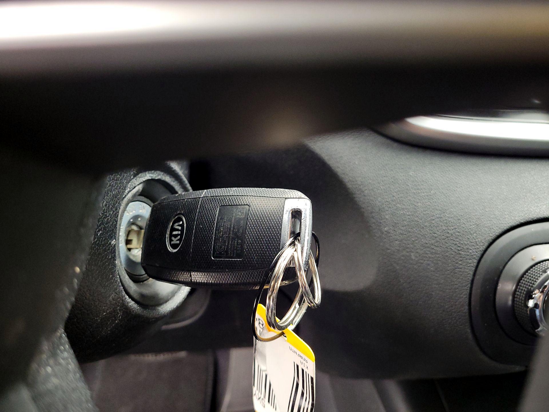 Thumbnail: 2020 Kia Sorento - 18