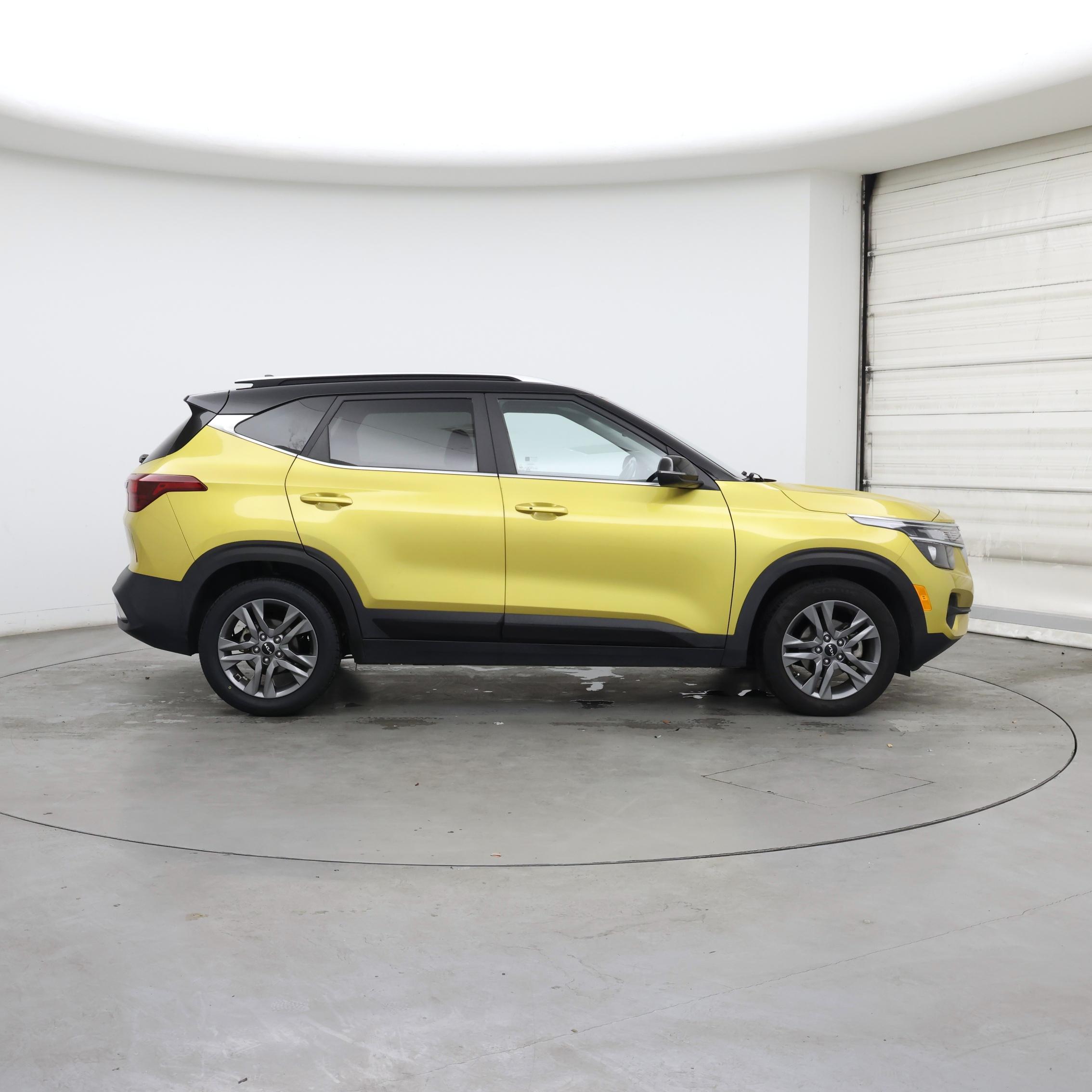 Thumbnail: 2023 Kia Seltos - 7