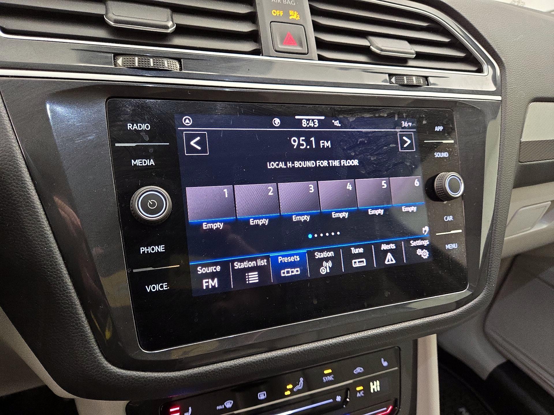 Thumbnail: 2024 Volkswagen Tiguan - 15