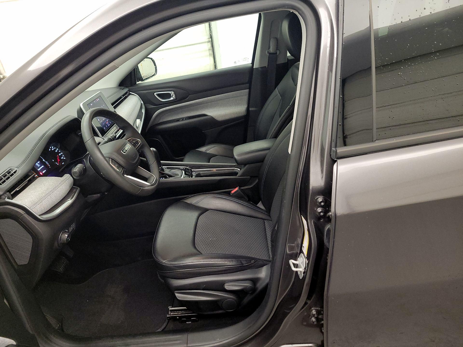 Thumbnail: 2022 Jeep Compass - 11