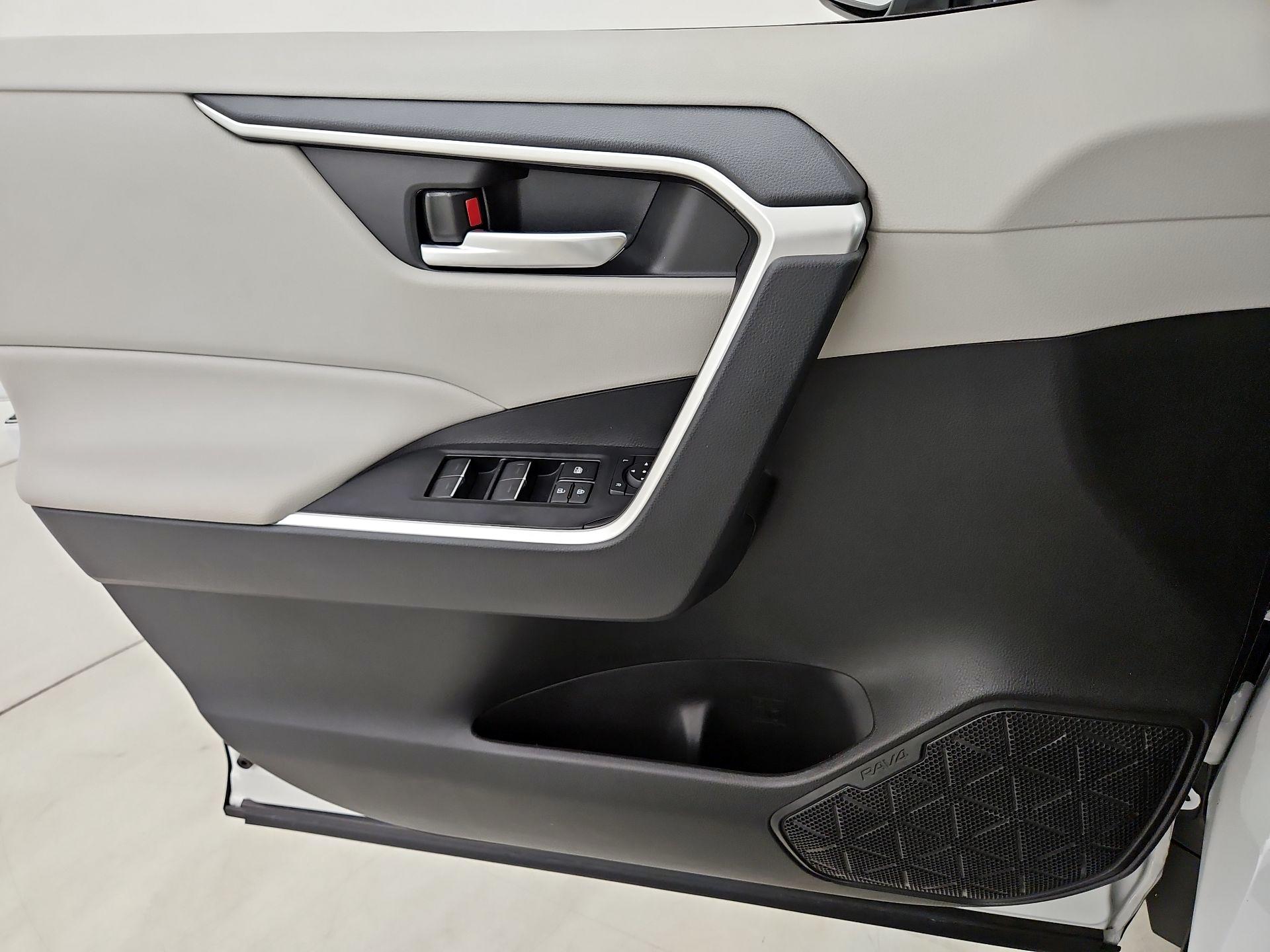 Thumbnail: 2025 Toyota RAV4 - 12