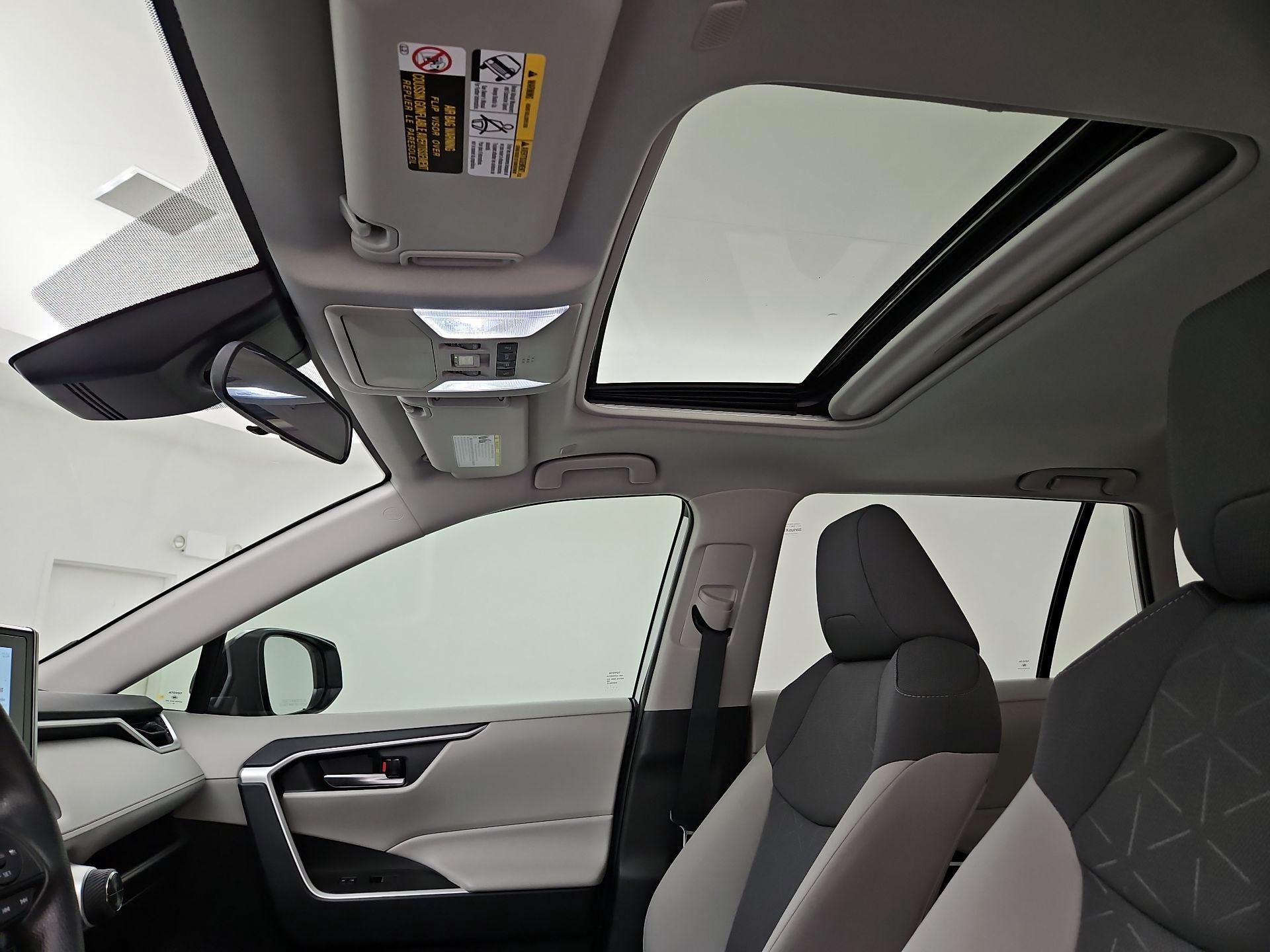 Thumbnail: 2025 Toyota RAV4 - 20