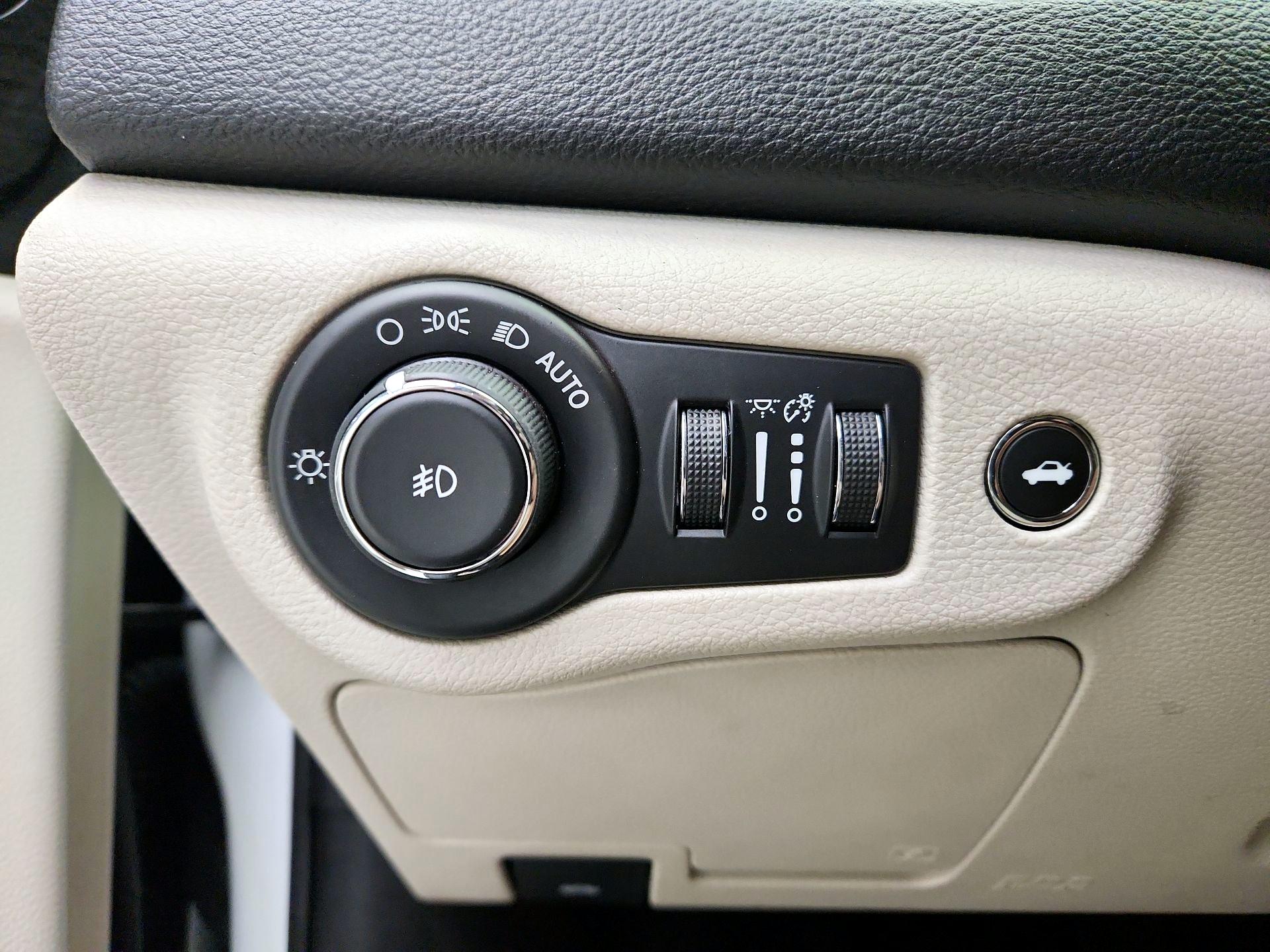 Thumbnail: 2016 Chrysler 200 - 13