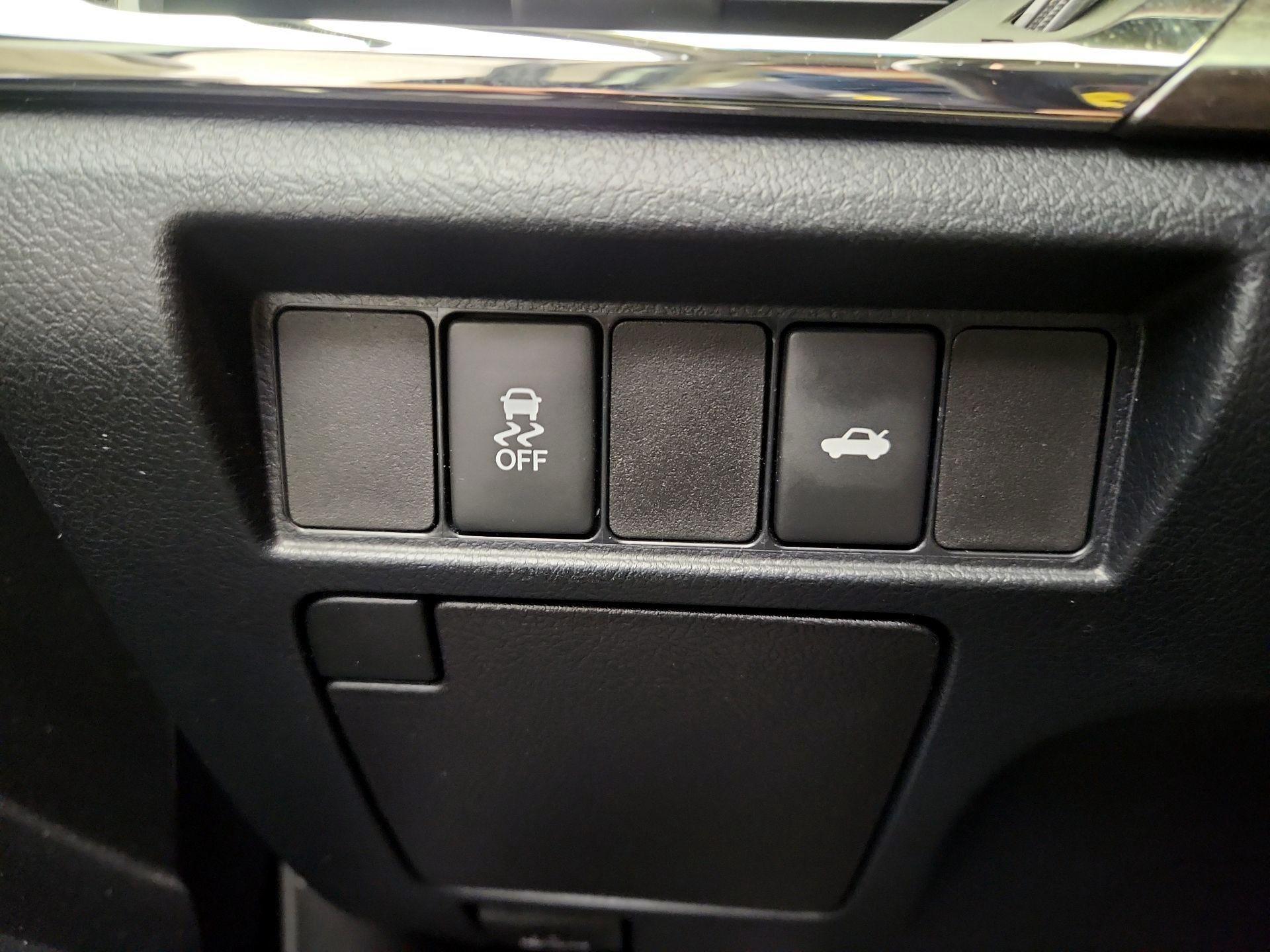 Thumbnail: 2016 Toyota Avalon - 13