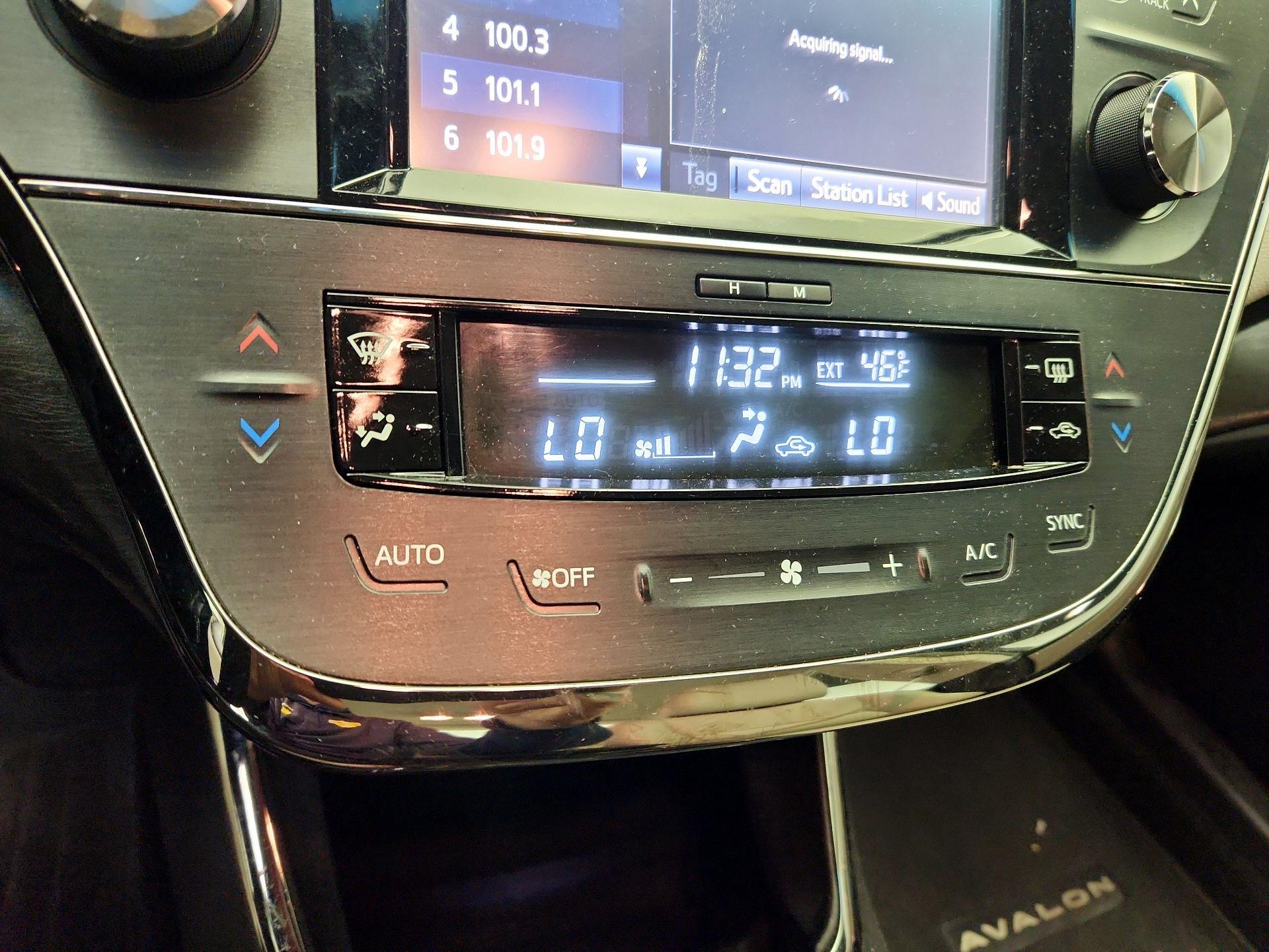 Thumbnail: 2016 Toyota Avalon - 16