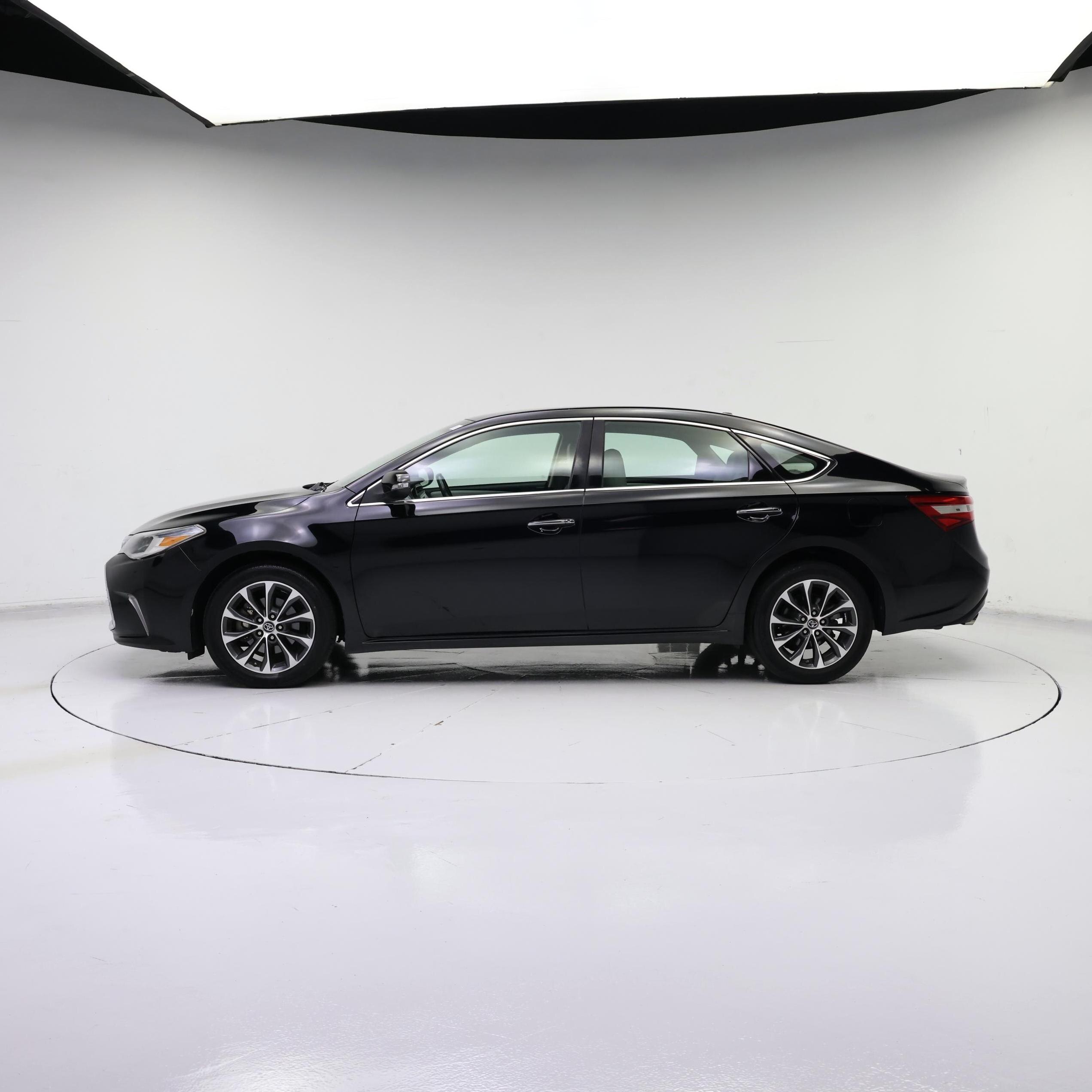 Thumbnail: 2016 Toyota Avalon - 3