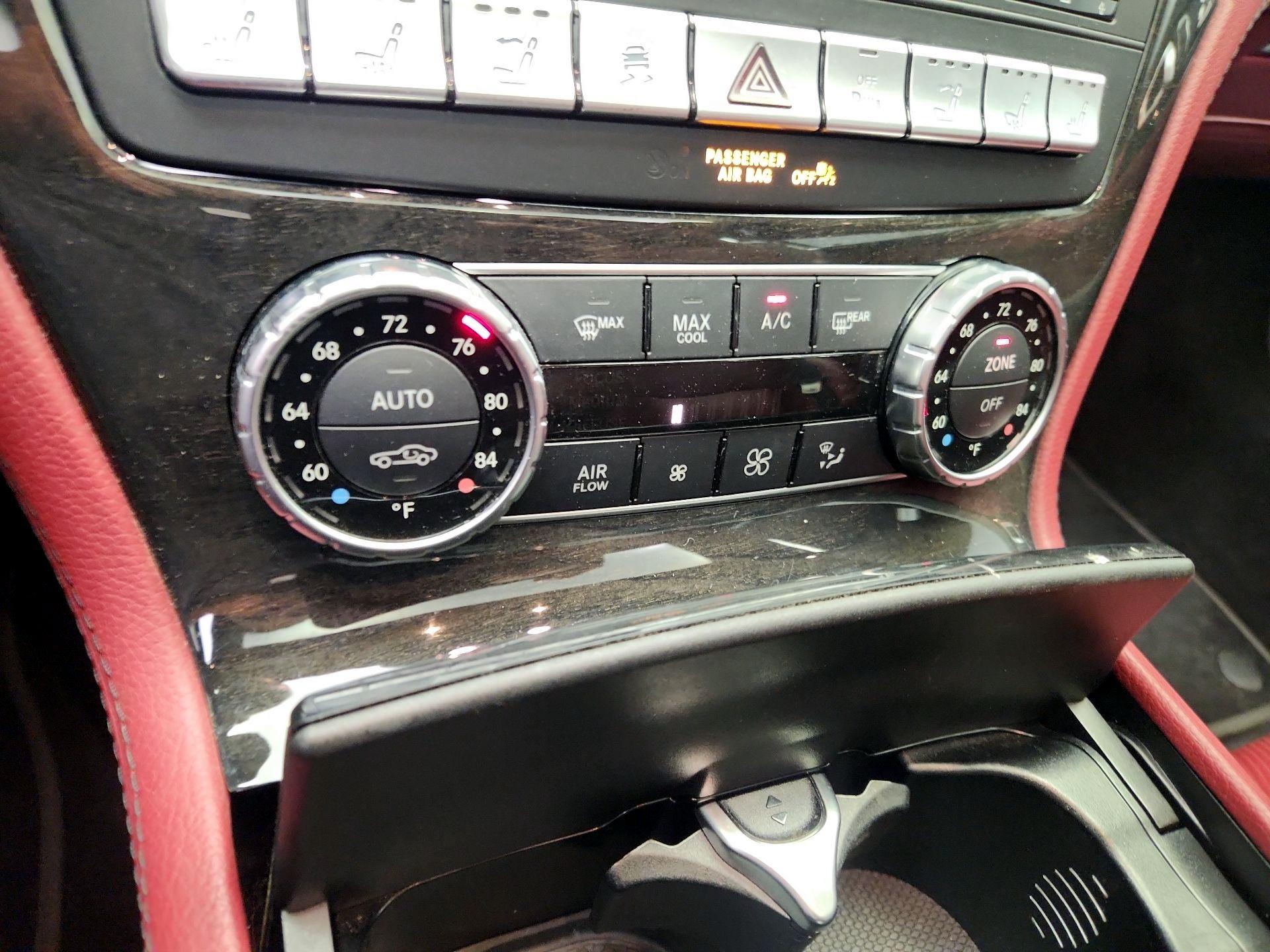 Thumbnail: 2015 Mercedes-Benz SL-Class - 16