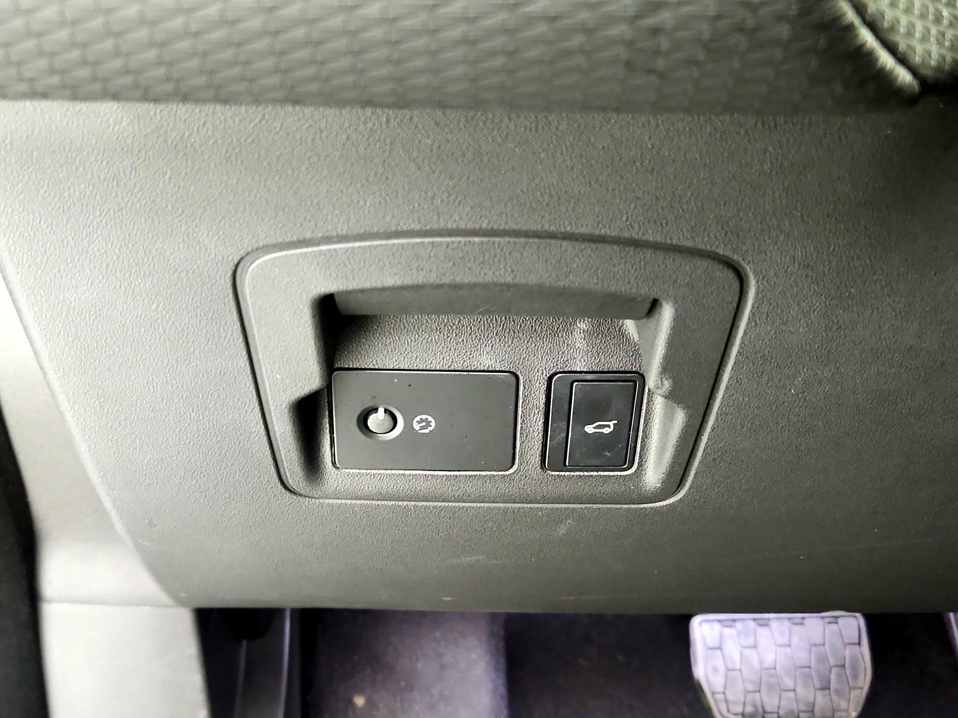 Thumbnail: 2021 Land Rover Range Rover Velar - 13