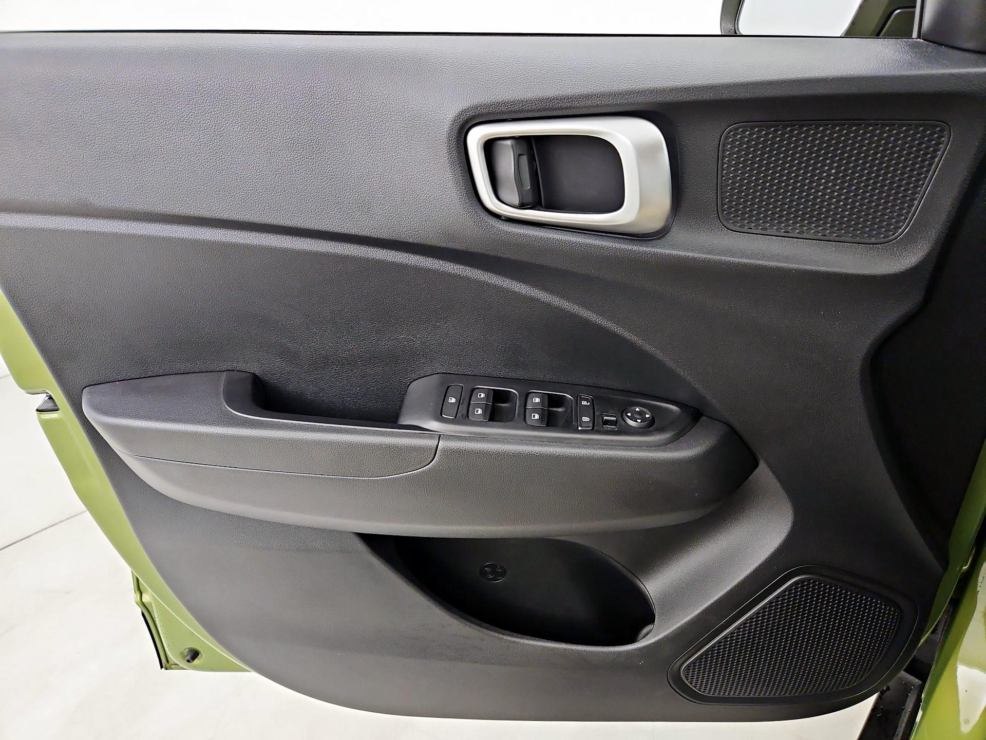 Thumbnail: 2023 Hyundai Venue - 12