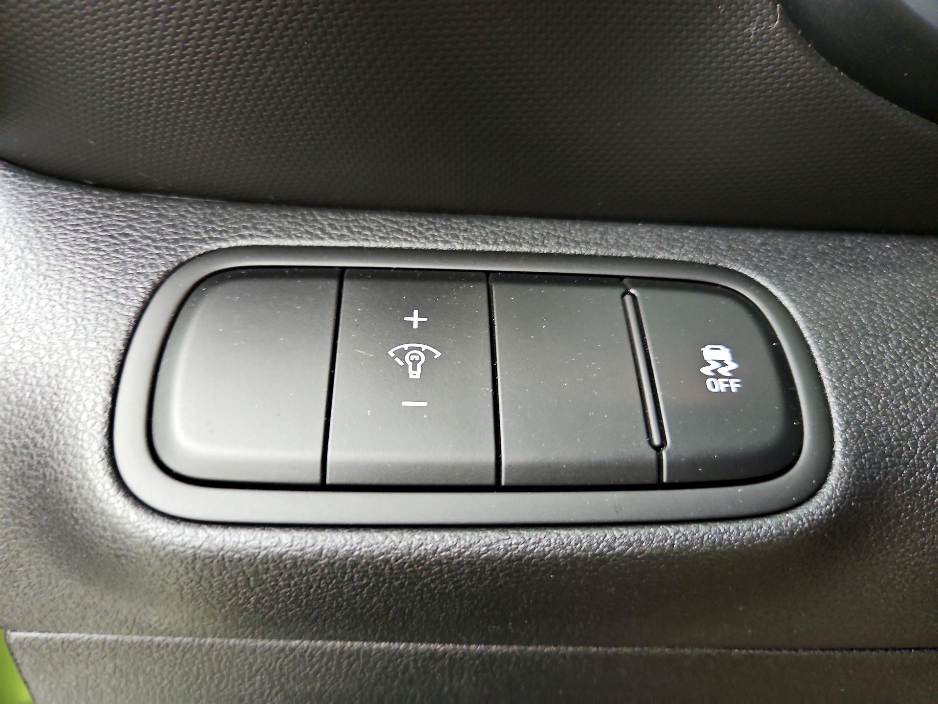 Thumbnail: 2023 Hyundai Venue - 13