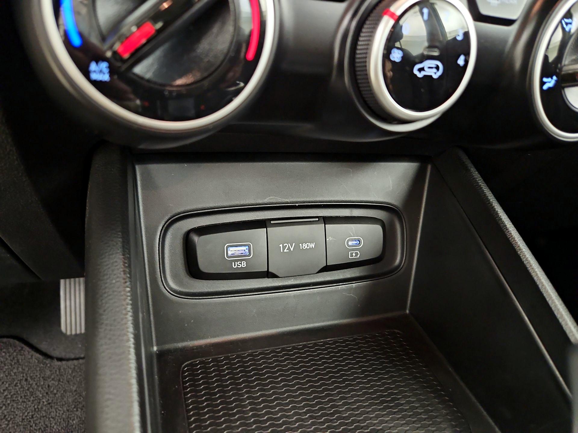 Thumbnail: 2023 Hyundai Venue - 18