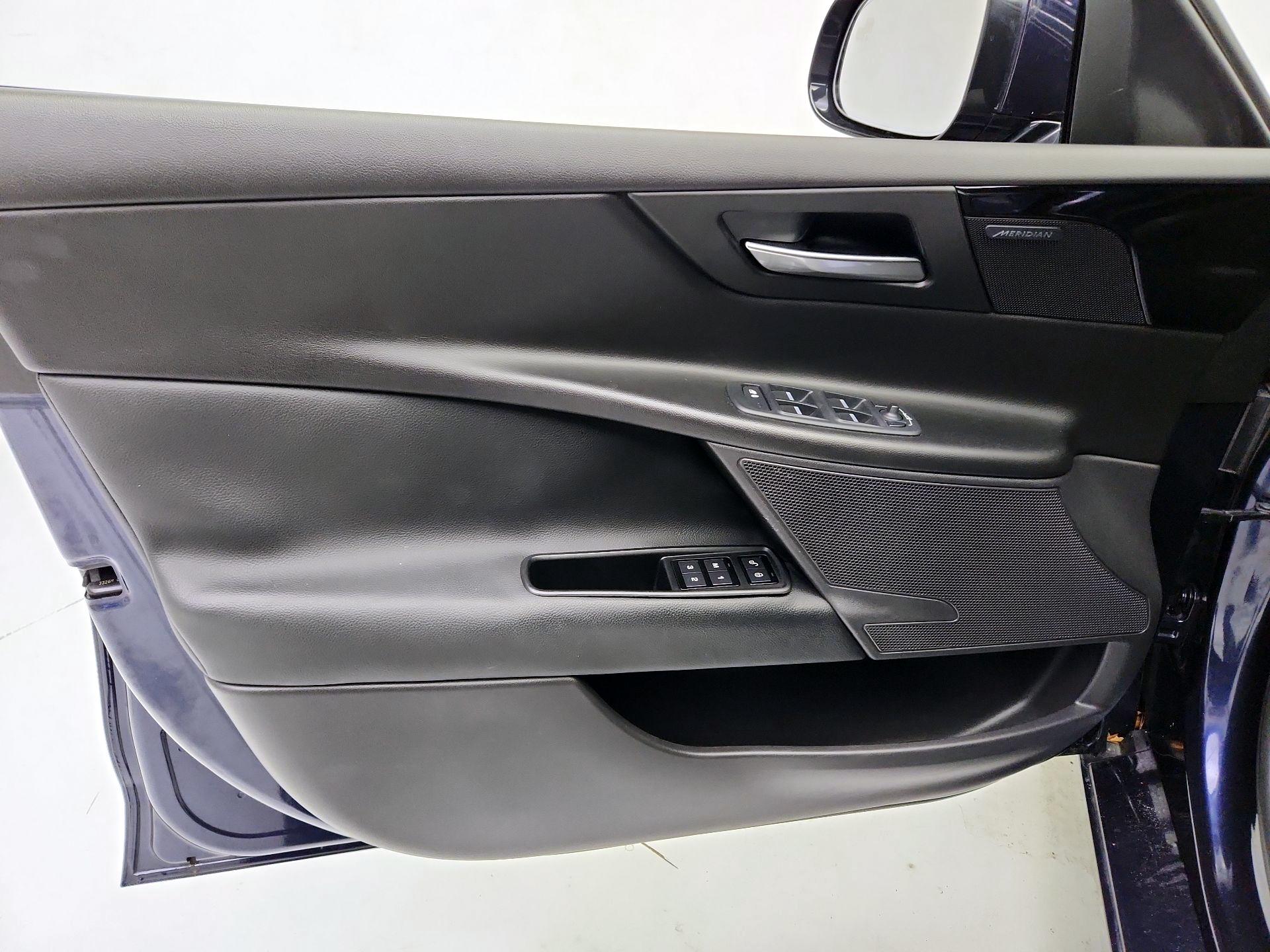 Thumbnail: 2017 Jaguar XE - 12