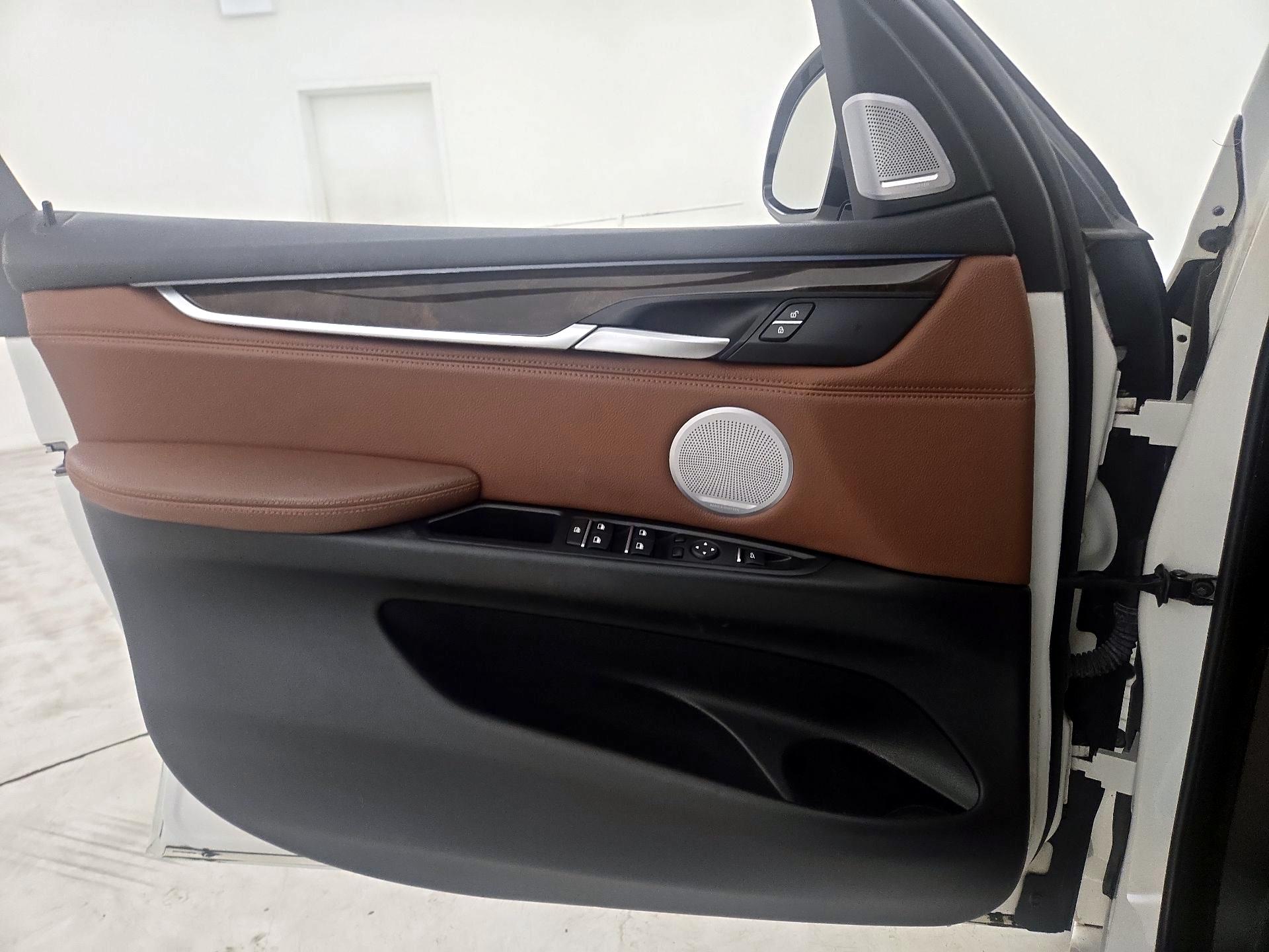 Thumbnail: 2023 BMW i4 - 12