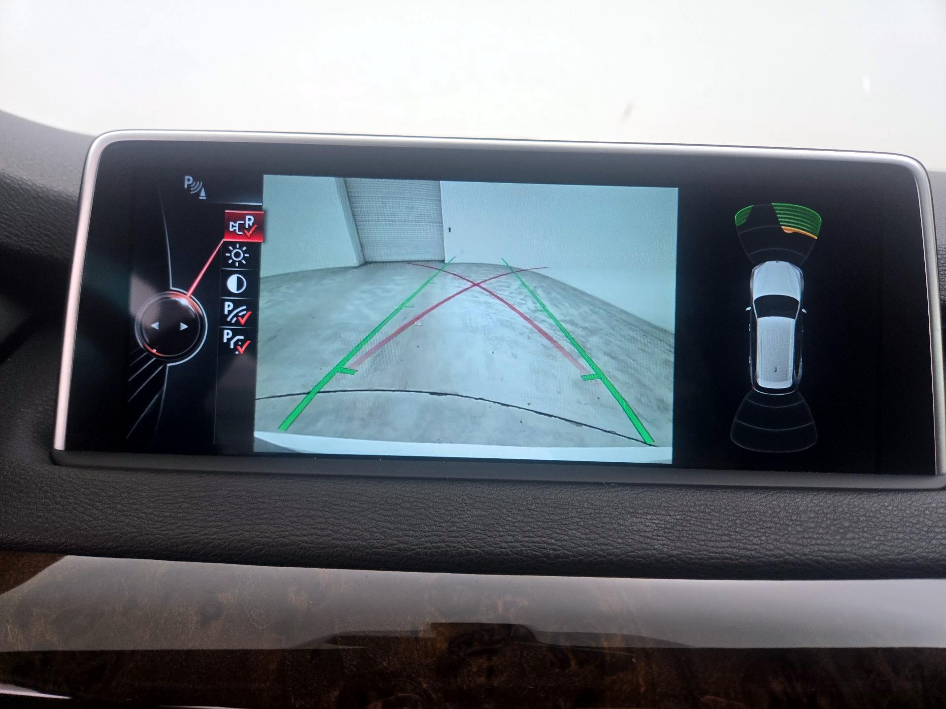 Thumbnail: 2023 BMW i4 - 15