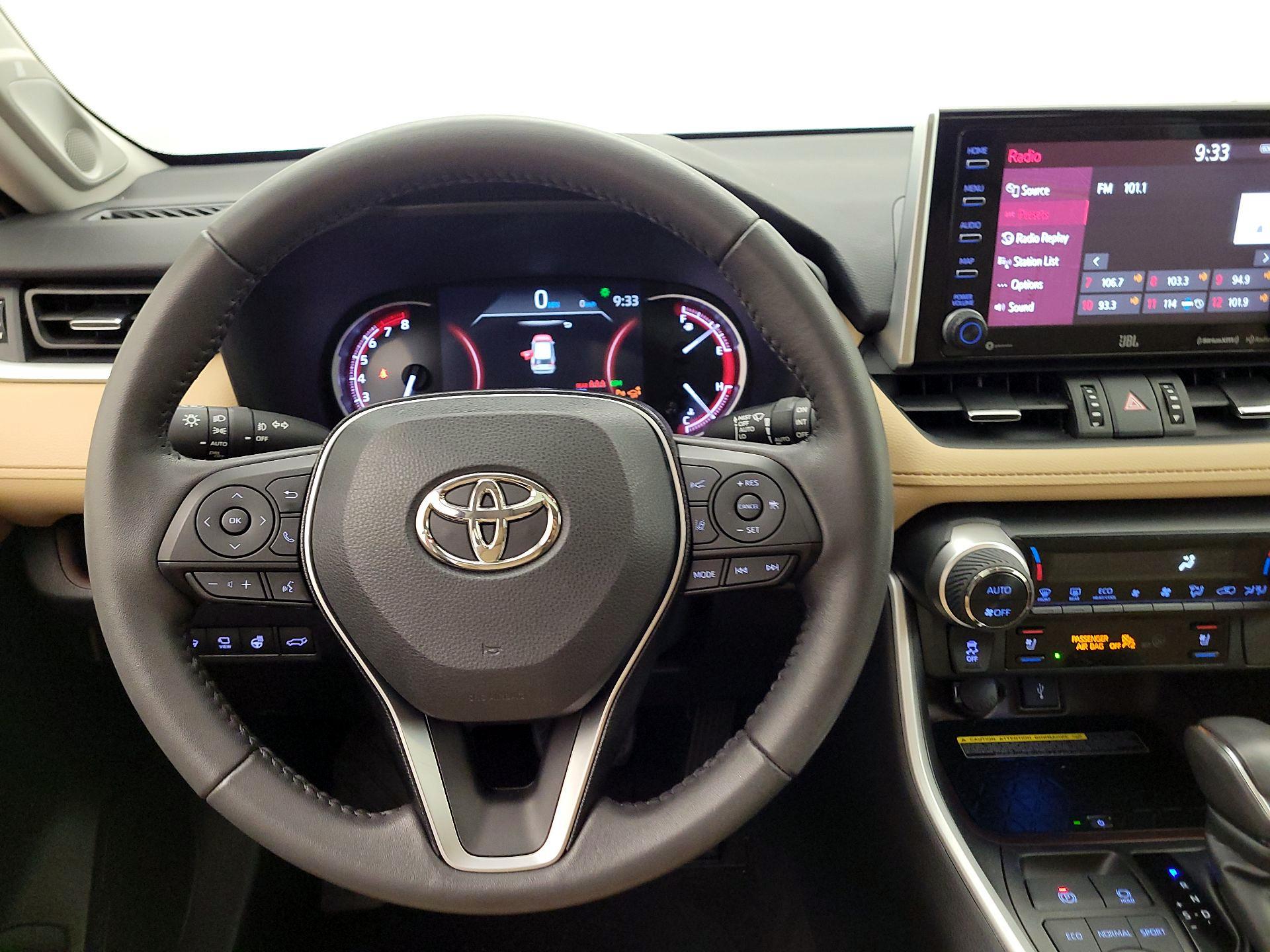 Thumbnail: 2021 Toyota RAV4 - 10