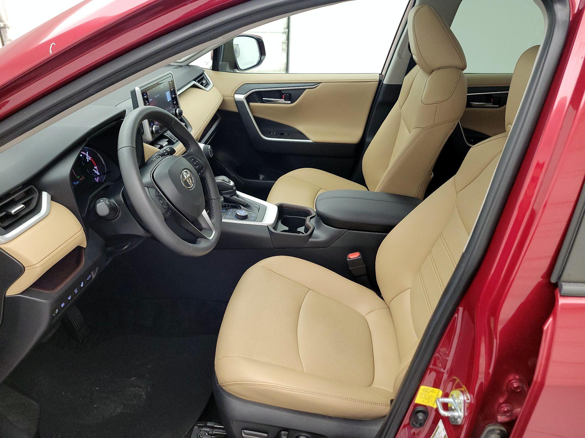 Thumbnail: 2021 Toyota RAV4 - 11