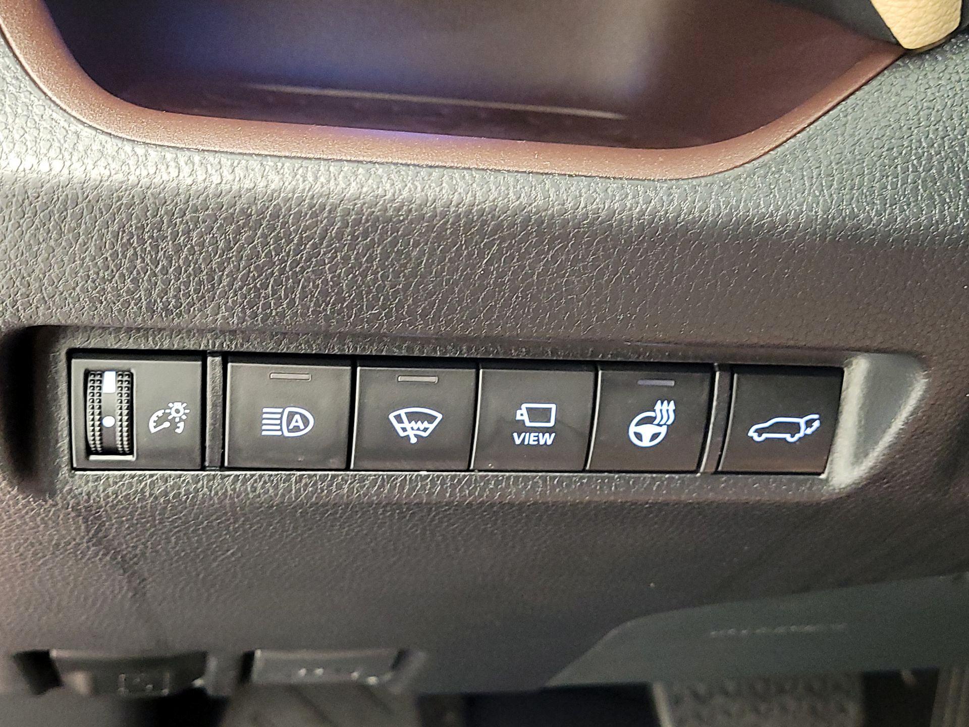 Thumbnail: 2021 Toyota RAV4 - 13