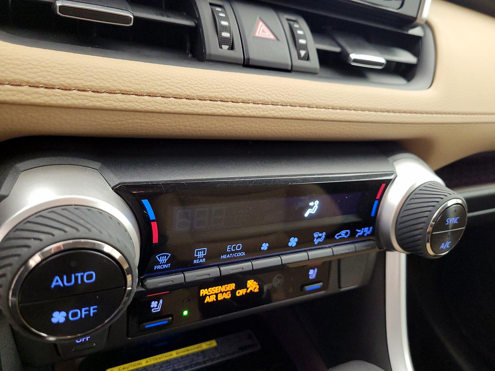 Thumbnail: 2021 Toyota RAV4 - 16