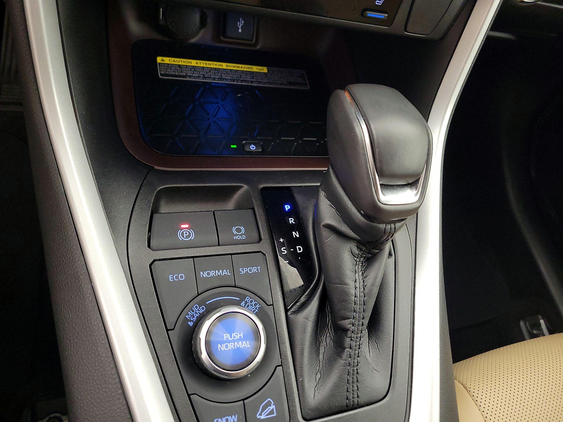 Thumbnail: 2021 Toyota RAV4 - 17