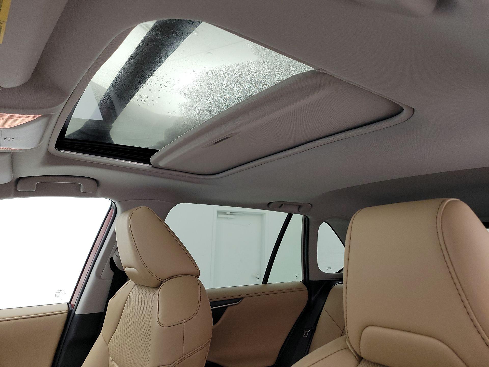 Thumbnail: 2021 Toyota RAV4 - 19