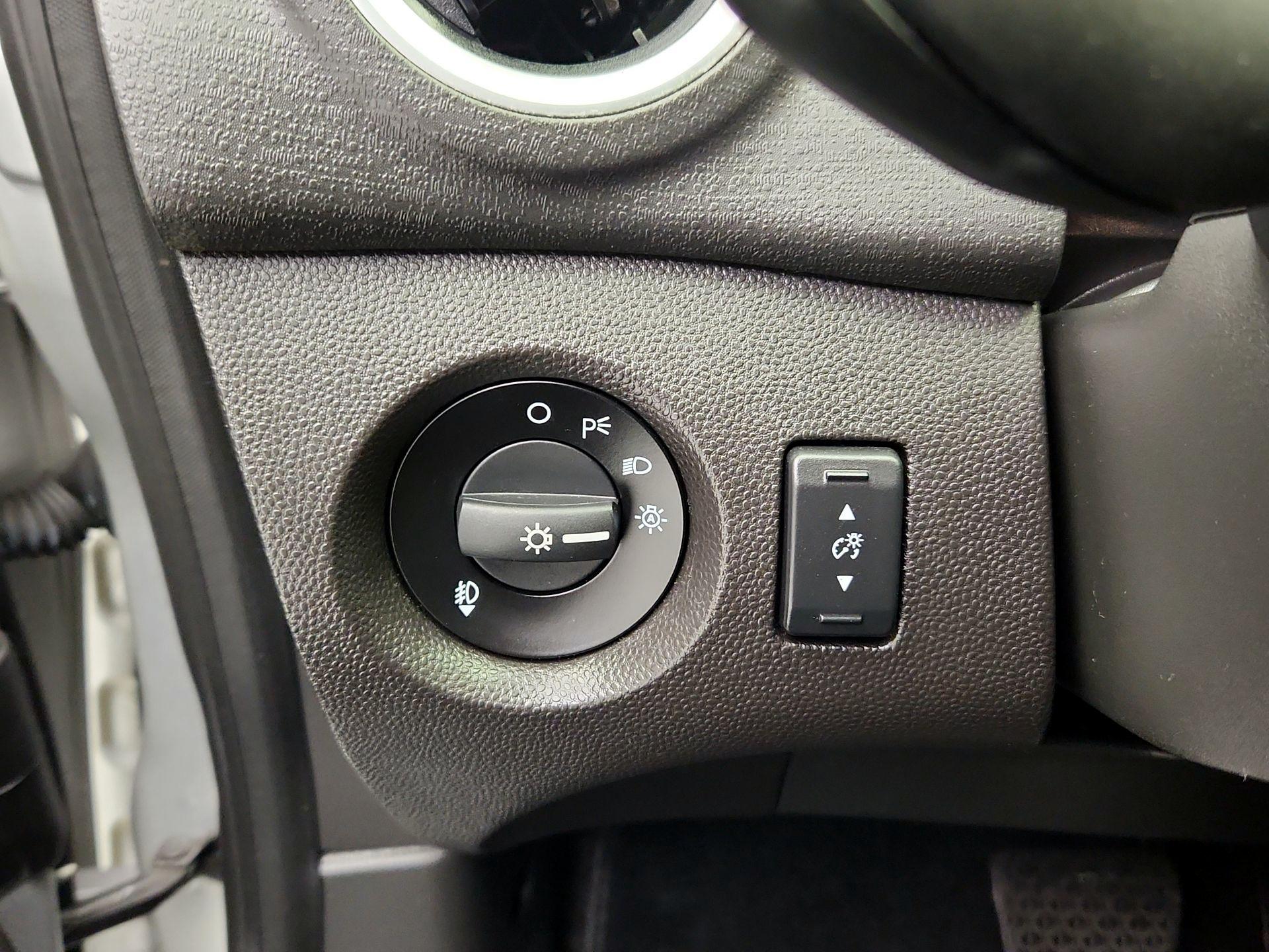 Thumbnail: 2014 Ford Fiesta - 13