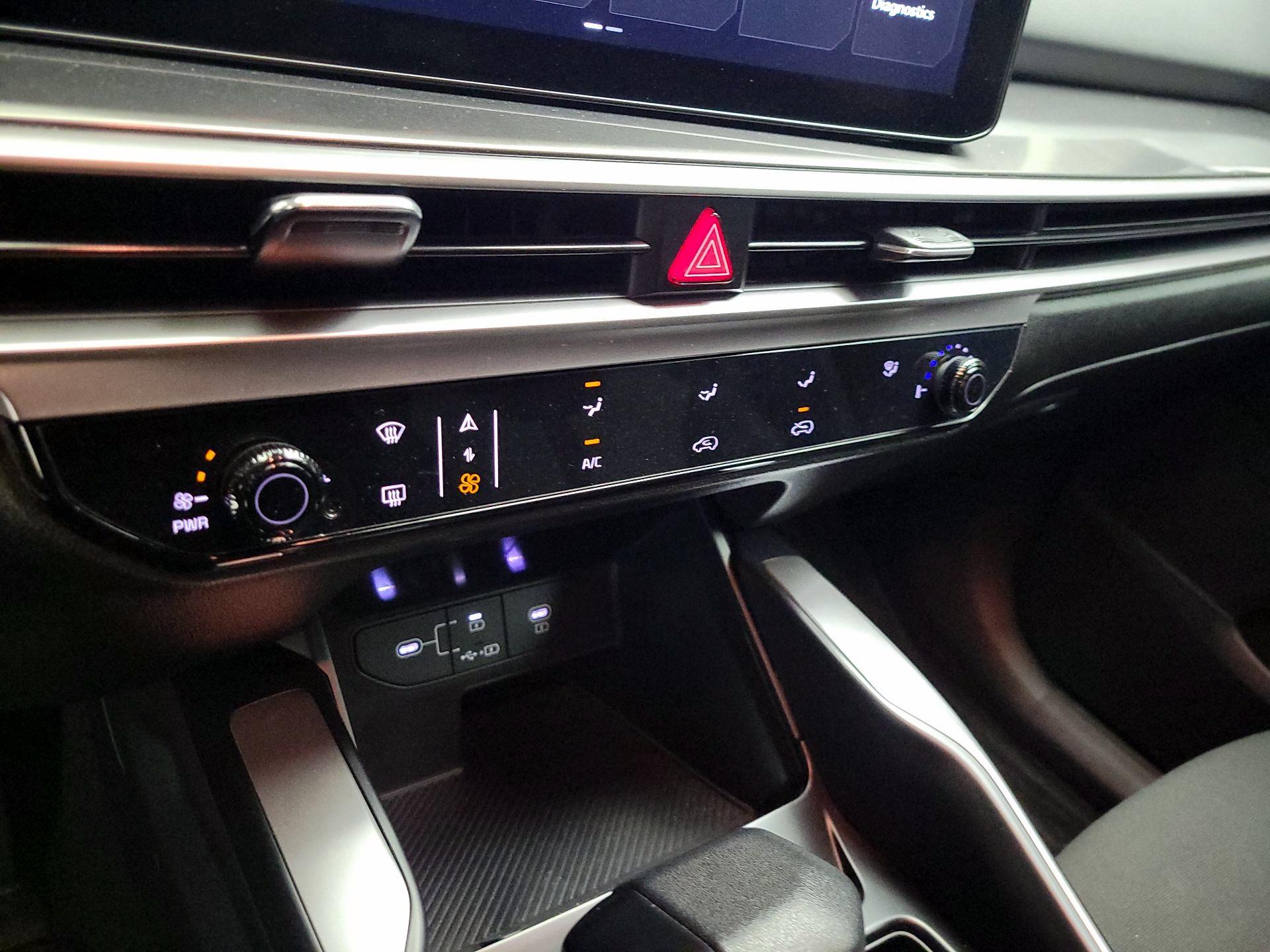 Thumbnail: 2024 Kia Sorento - 16