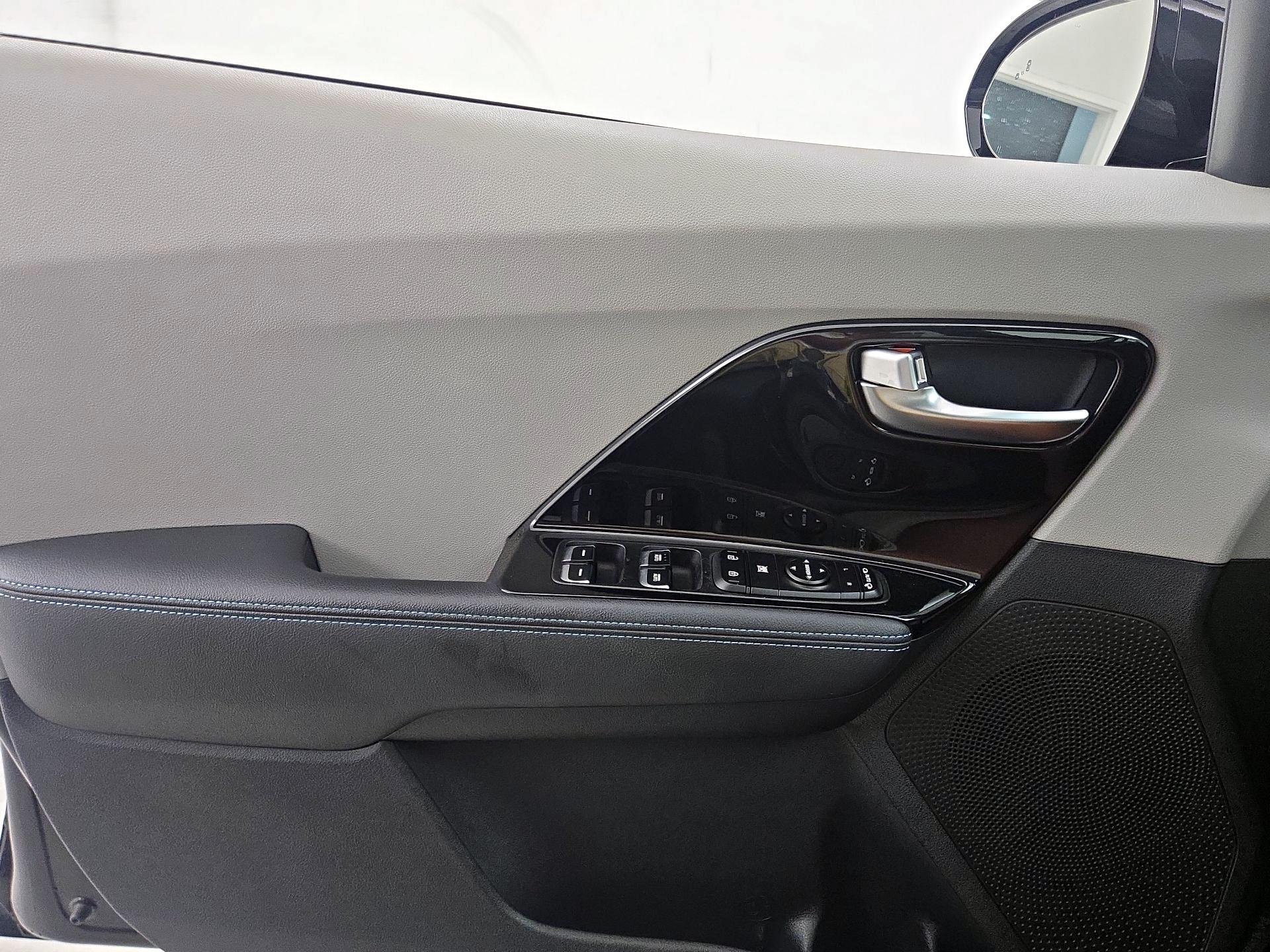 Thumbnail: 2019 Kia Niro - 12