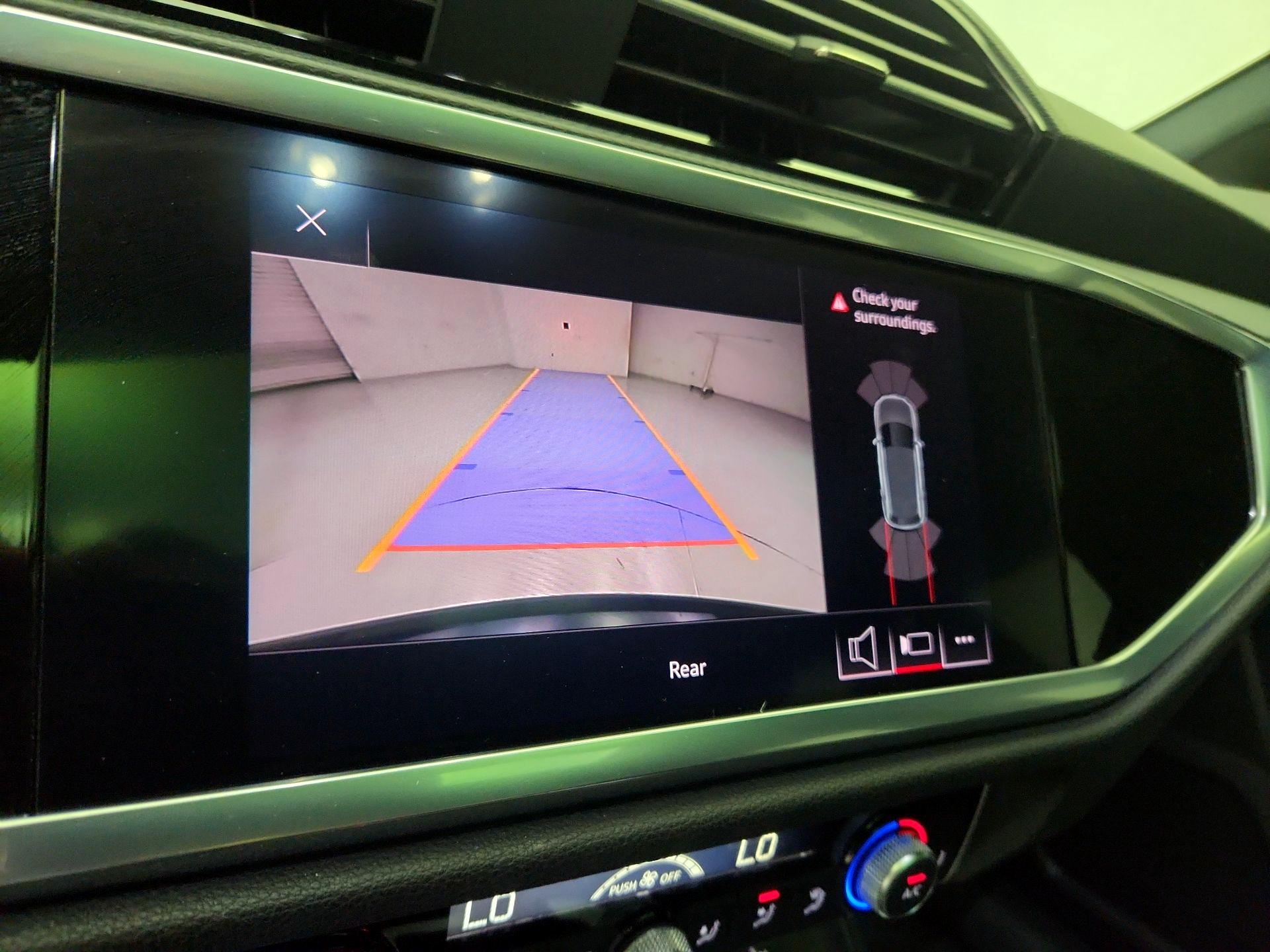 Thumbnail: 2020 Audi Q3 - 14